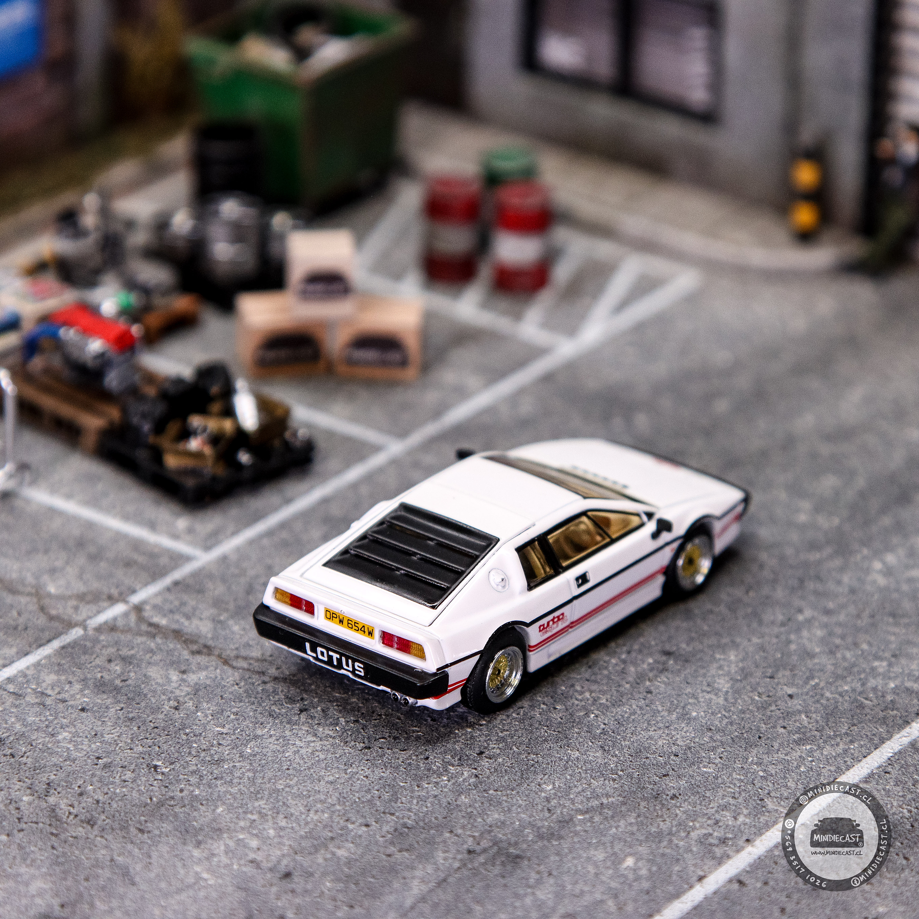 Mini GT 1:64 Lotus Esprit Turbo White “For Your Eyes Only” – English Version Packaging – Limited Edition.