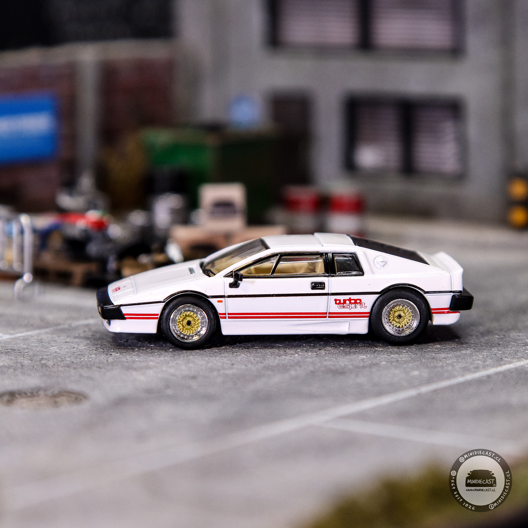 Mini GT 1:64 Lotus Esprit Turbo White “For Your Eyes Only” – English Version Packaging – Limited Edition.