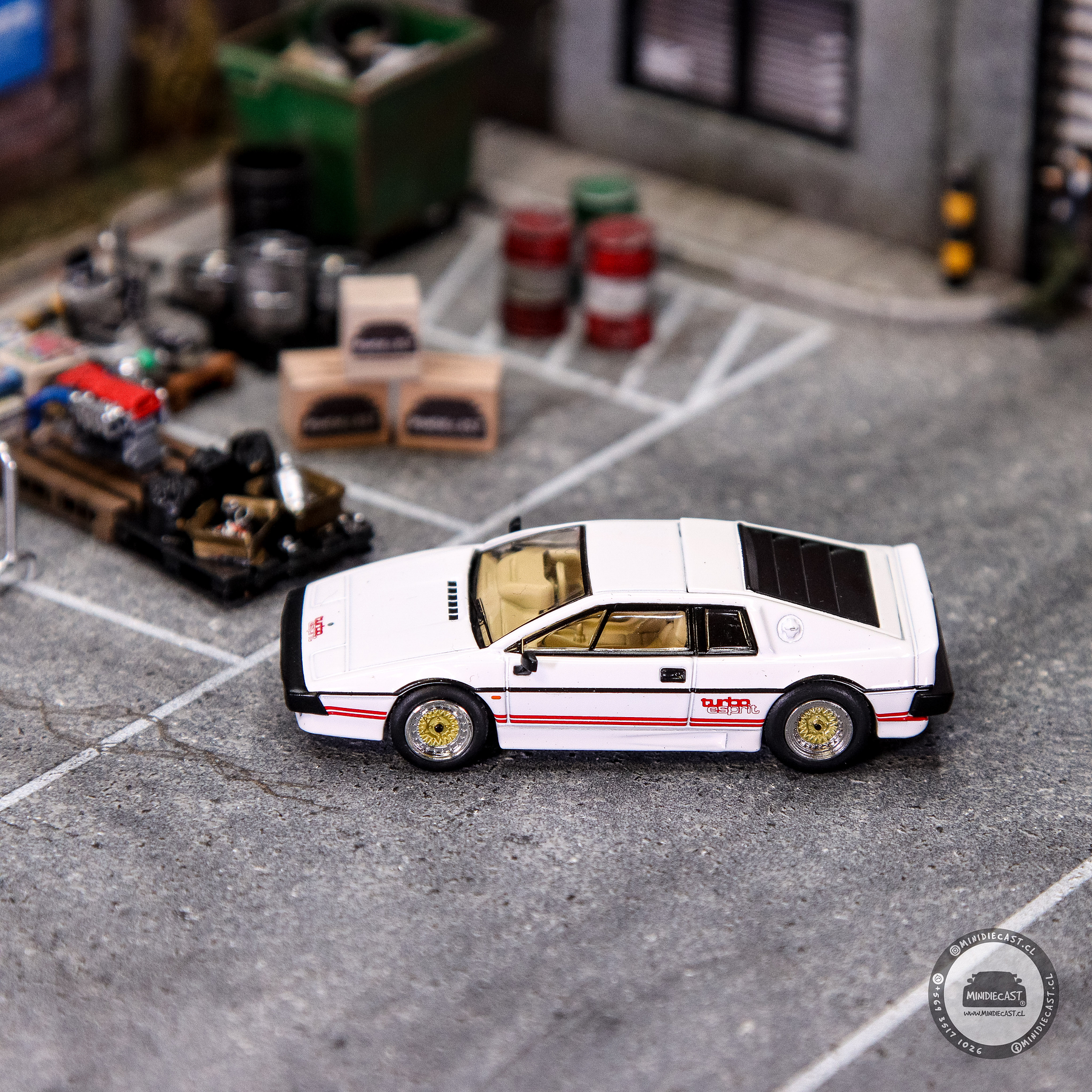 Mini GT 1:64 Lotus Esprit Turbo White “For Your Eyes Only” – English Version Packaging – Limited Edition.