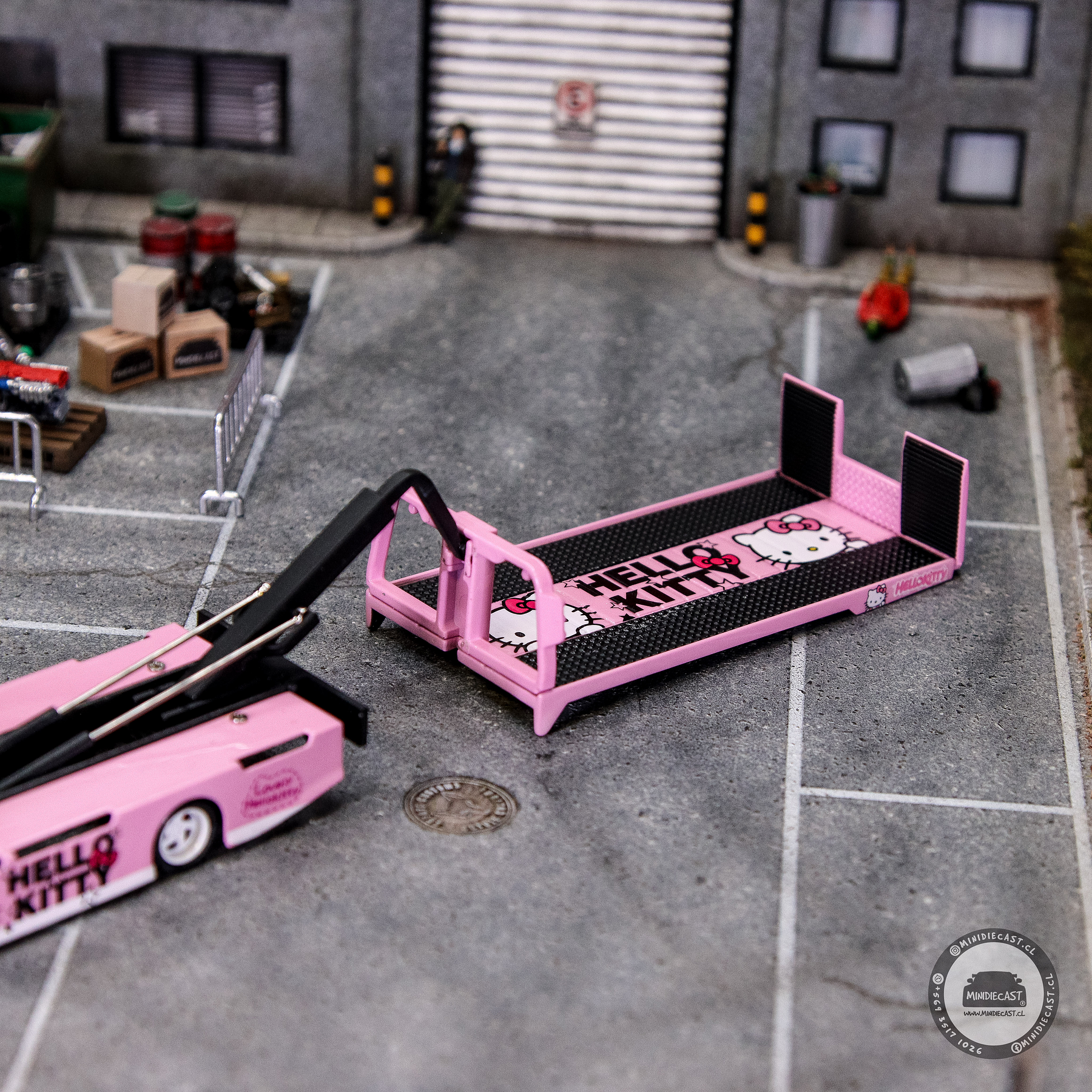 Cool Car 1:64 H300 Flatbed Transport Hello Kitty.