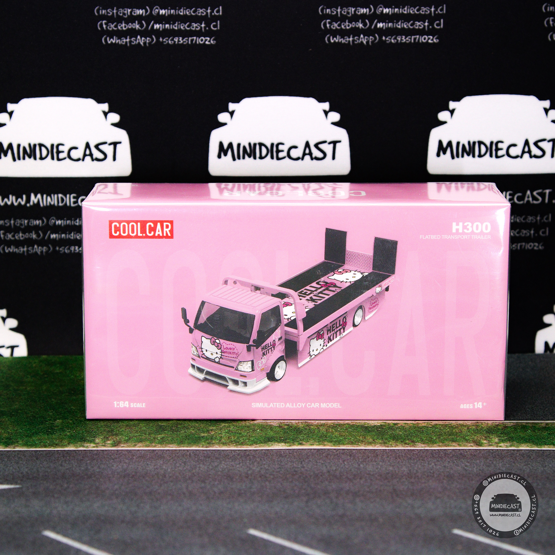 Cool Car 1:64 H300 Flatbed Transport Hello Kitty.