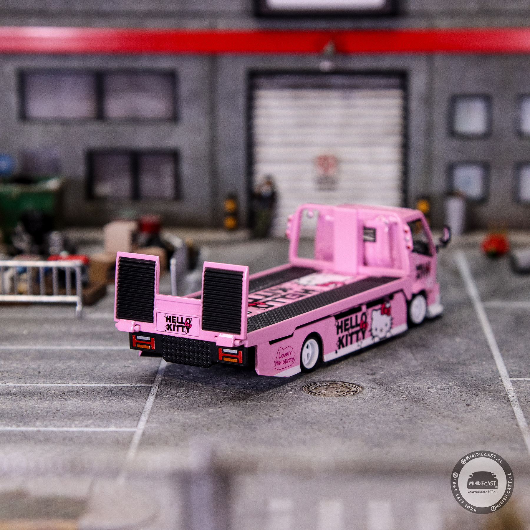 Cool Car 1:64 H300 Flatbed Transport Hello Kitty.