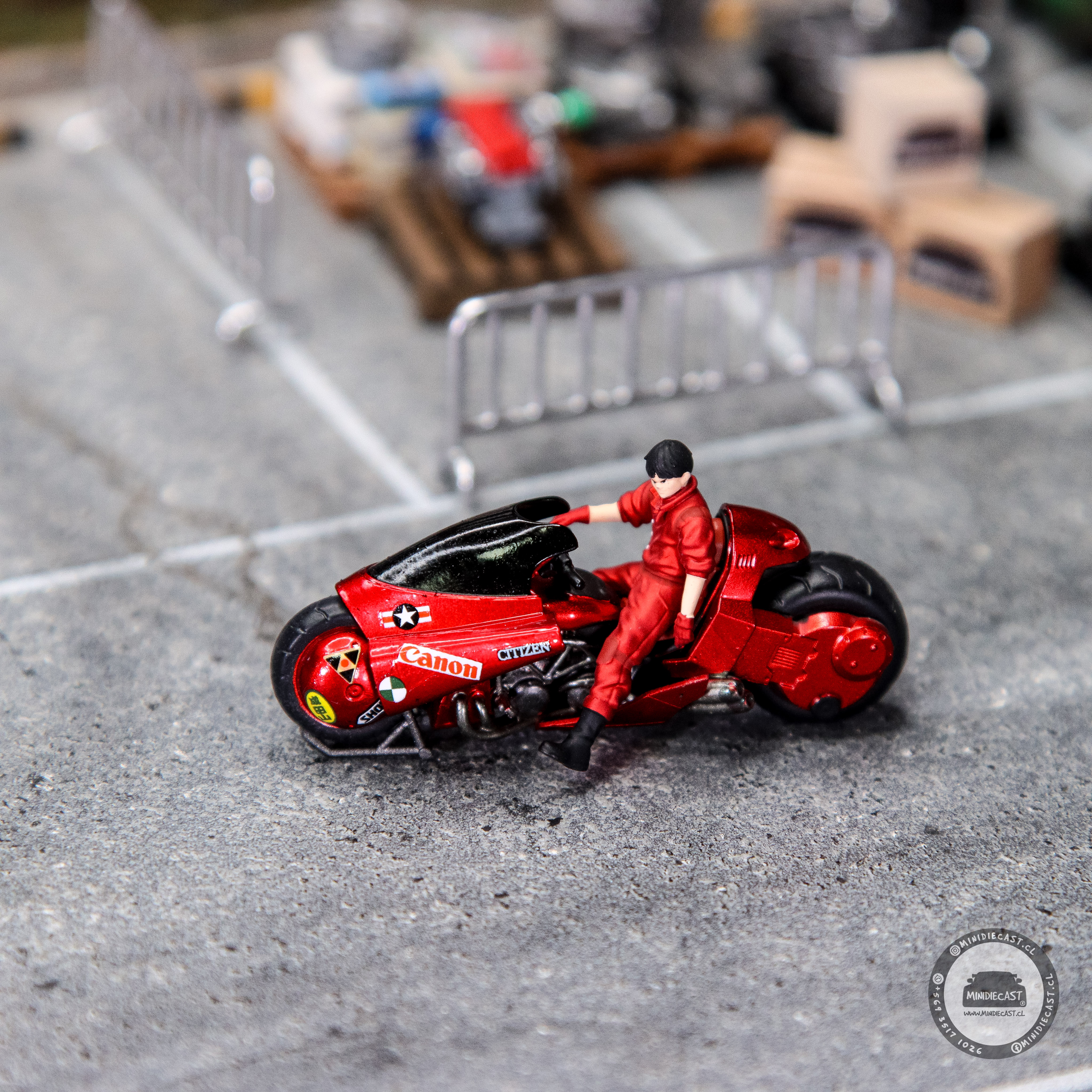 MoreArt New 1:64 Akira Metal Red Train Figure Resin Model