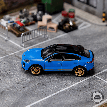 Trends Hobby 1:64 Porsche Cayenne Turbo GT Weissach - BLUE