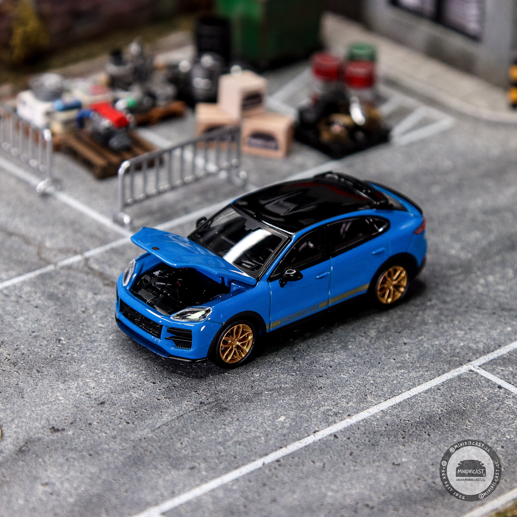 Trends Hobby 1:64 Porsche Cayenne Turbo GT Weissach - BLUE