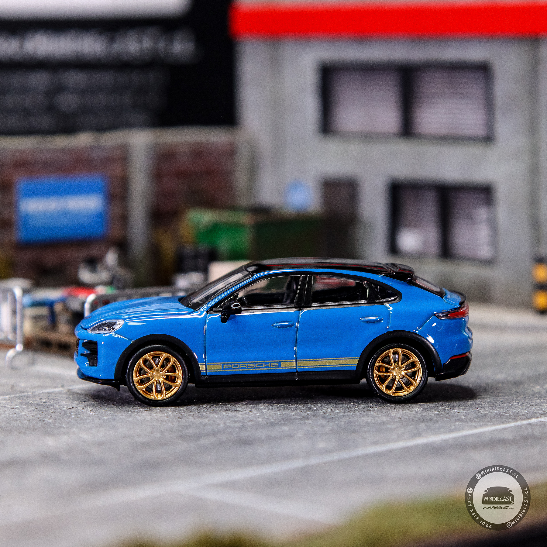Trends Hobby 1:64 Porsche Cayenne Turbo GT Weissach - BLUE