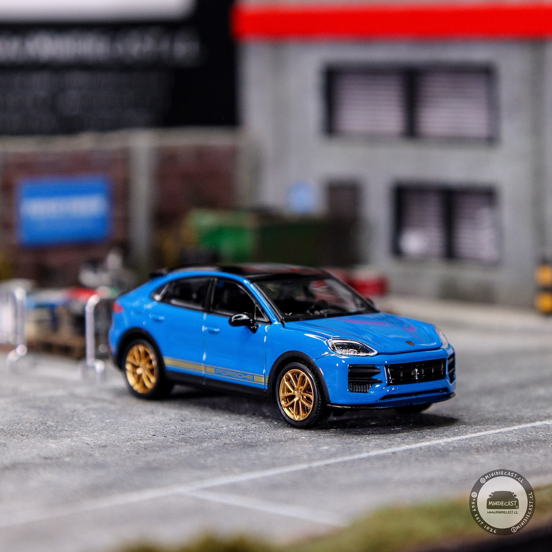 Trends Hobby 1:64 Porsche Cayenne Turbo GT Weissach - BLUE