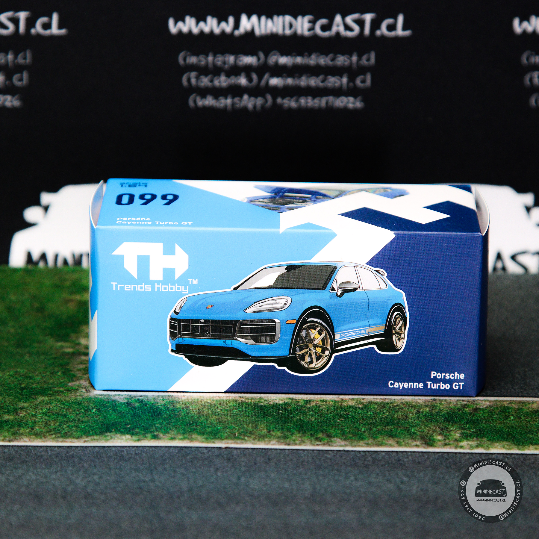 Trends Hobby 1:64 Porsche Cayenne Turbo GT Weissach - BLUE