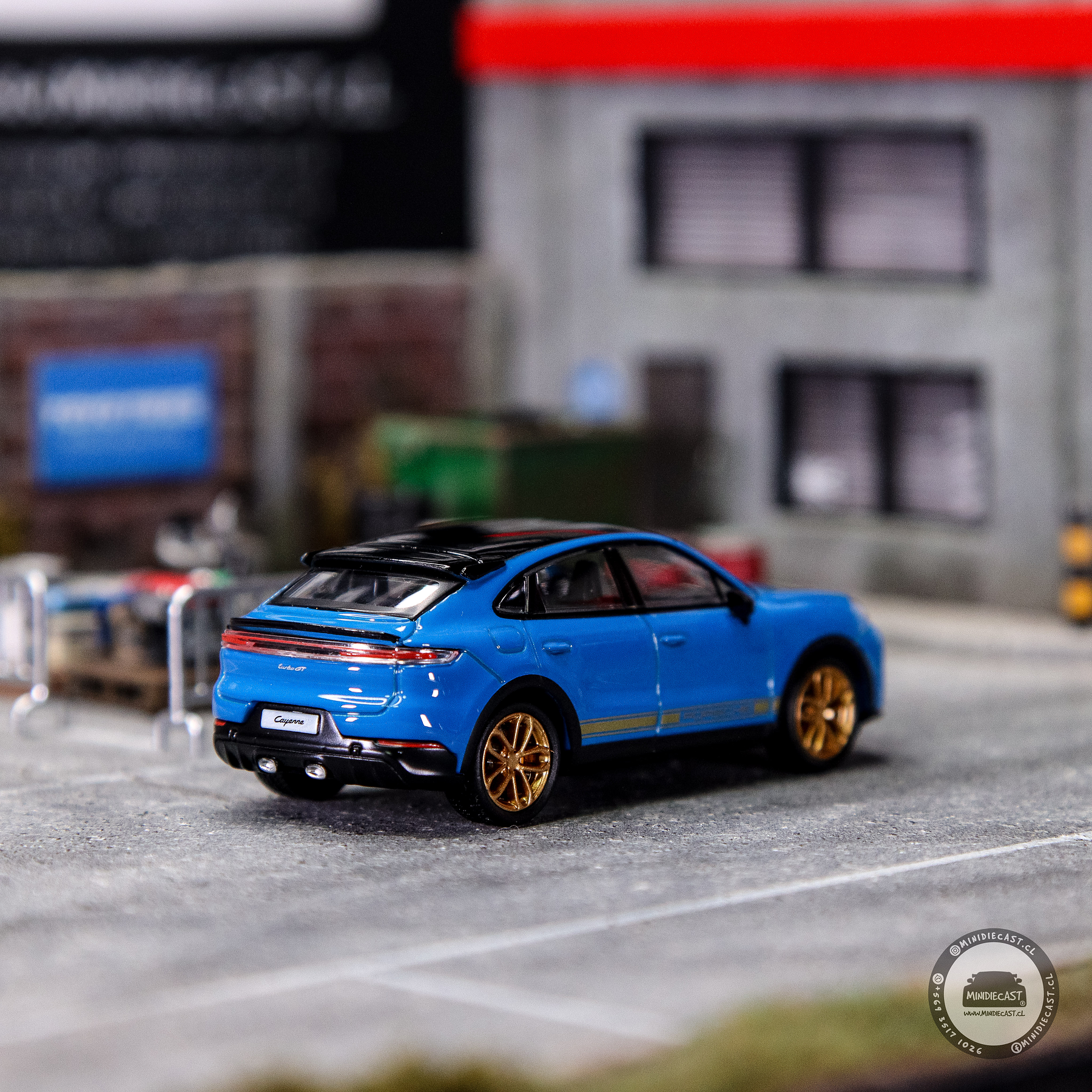 Trends Hobby 1:64 Porsche Cayenne Turbo GT Weissach - BLUE
