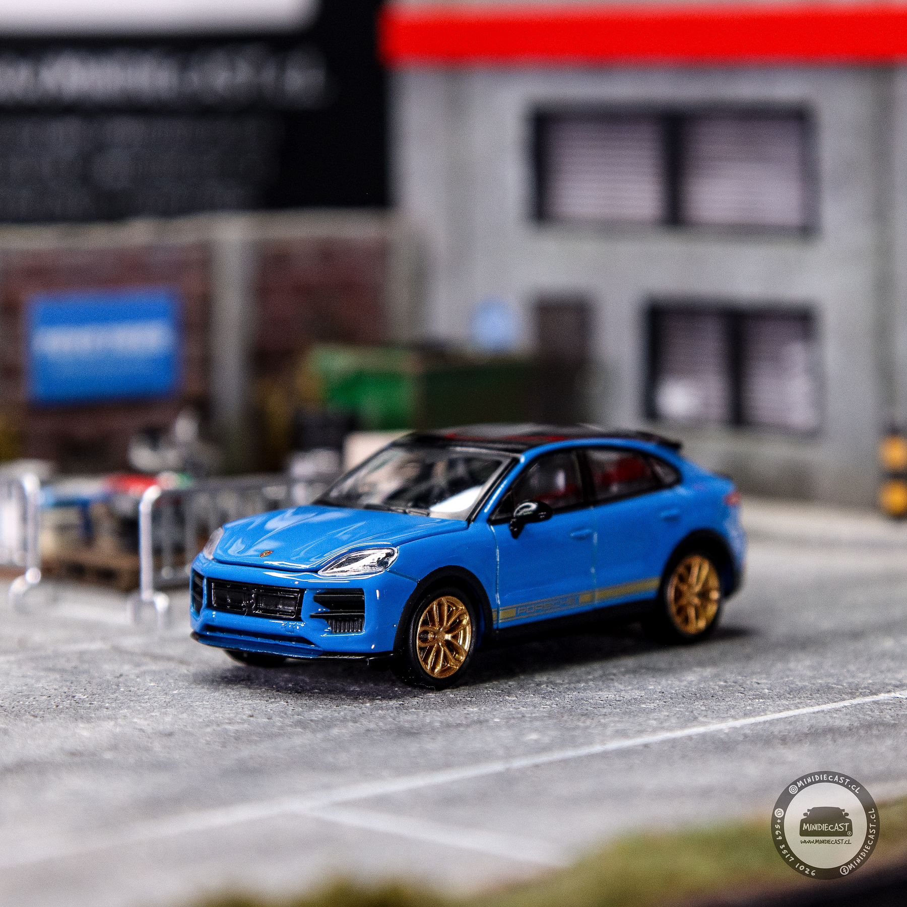 Trends Hobby 1:64 Porsche Cayenne Turbo GT Weissach - BLUE