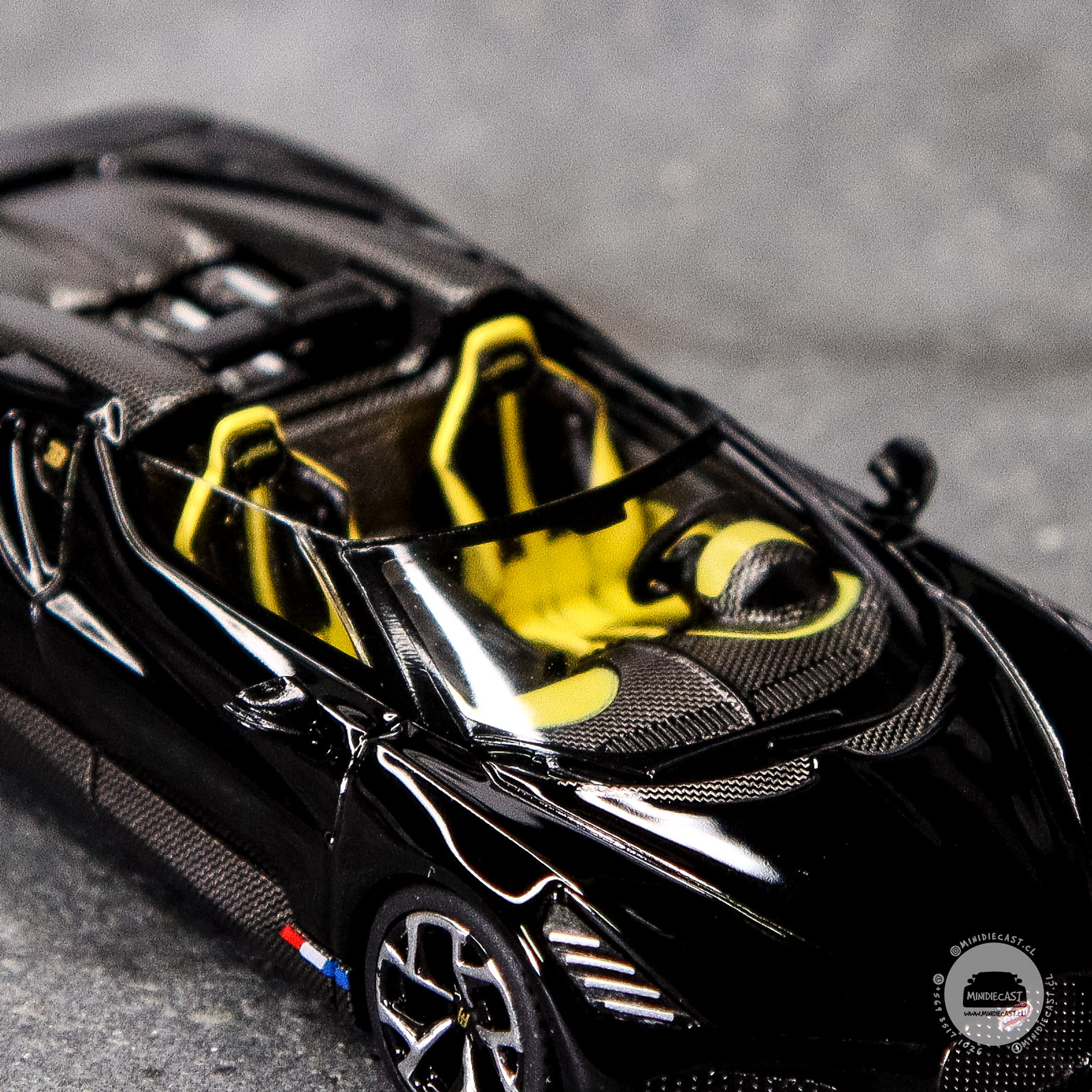 Mini GT 1:64 Bugatti W16 – Mistral Black.