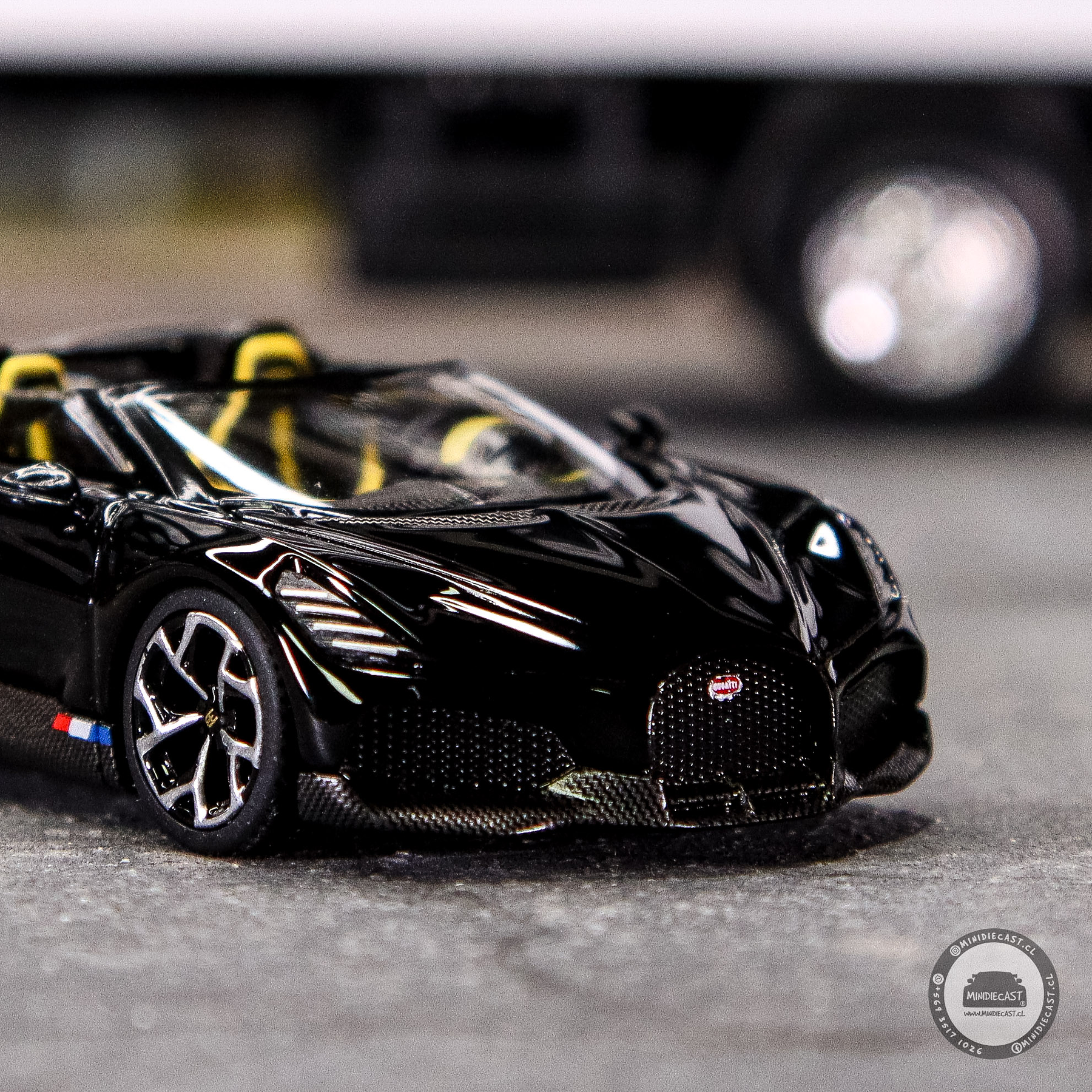 Mini GT 1:64 Bugatti W16 – Mistral Black.