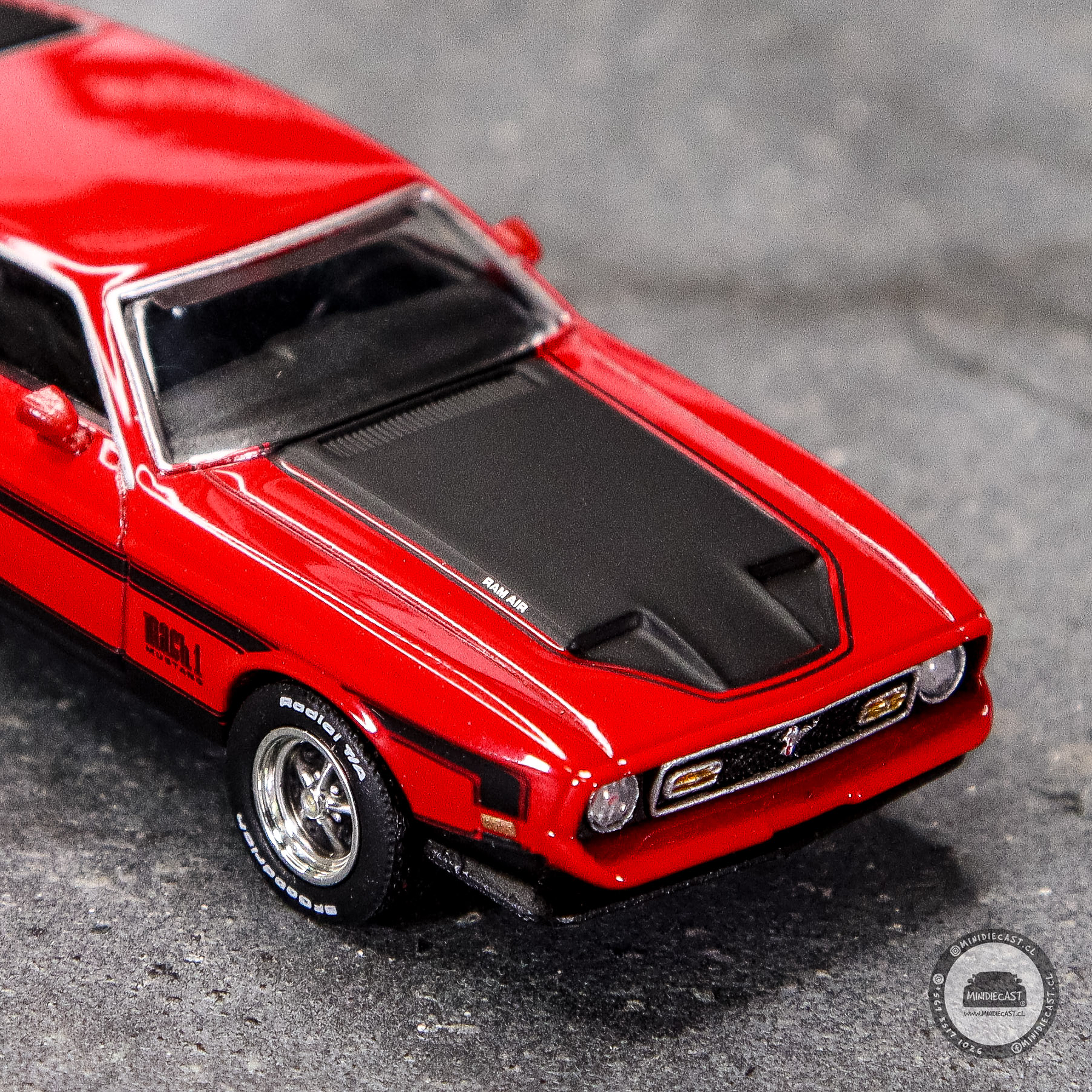 Mini GT 1:64 Ford Mustang Mach1 1971 – Race Red – Mijo Exclusives.