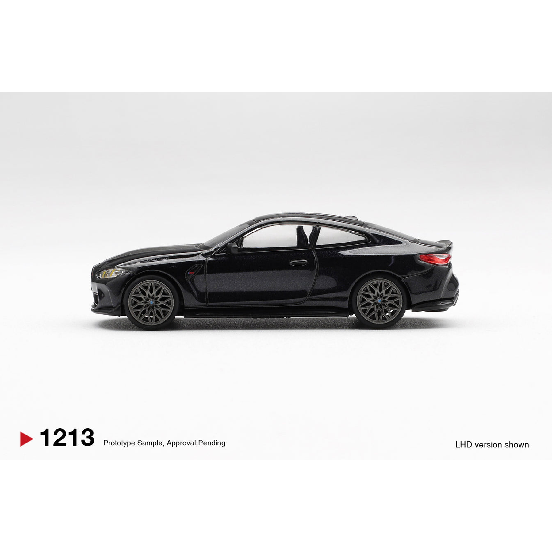 (PREVENTA) Mini GT 1:64 No.1213 BMW M4 CS Black Sapphire