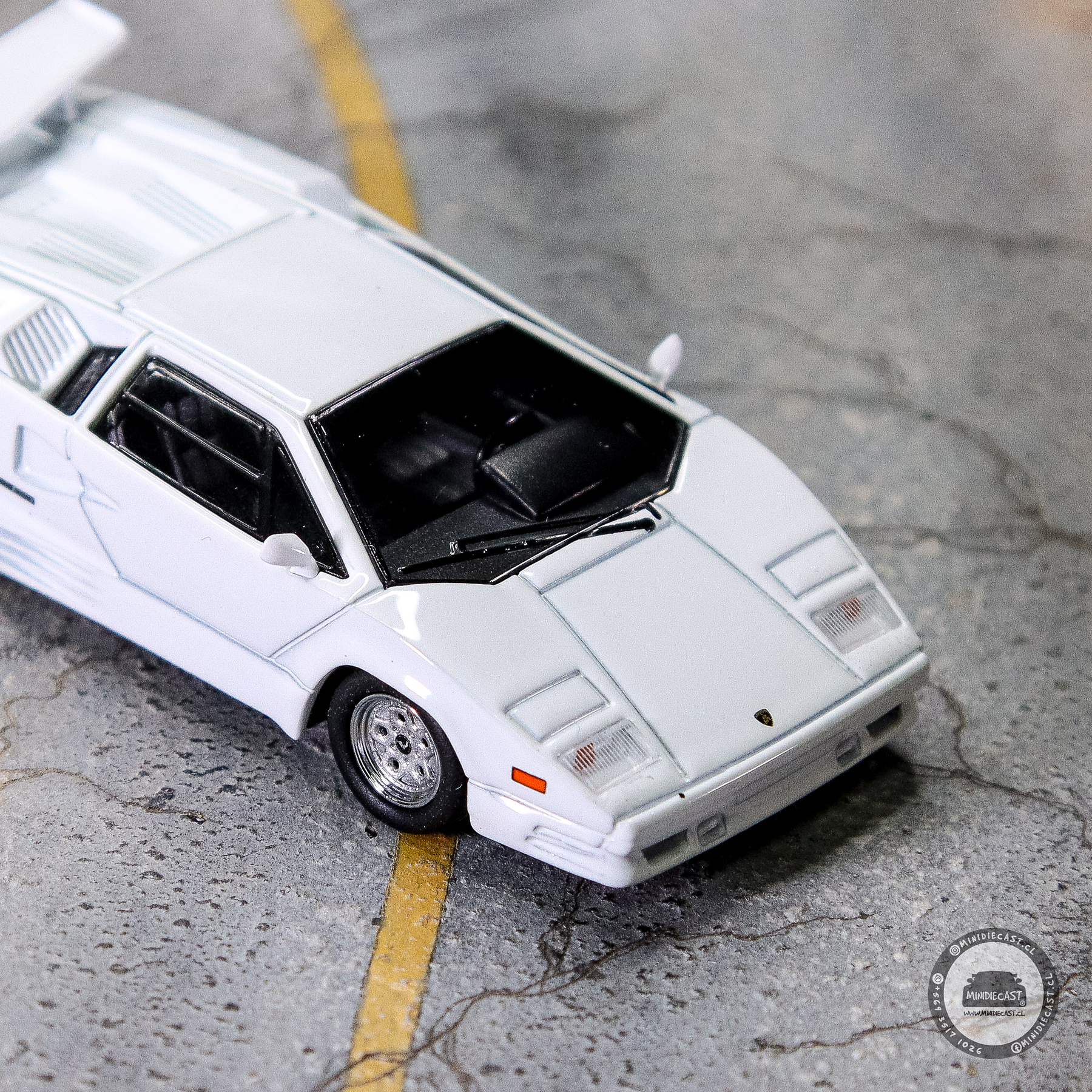 Mini GT 1:64 Lamborghini Countach 25th Anniversary – White – Limited Edition..