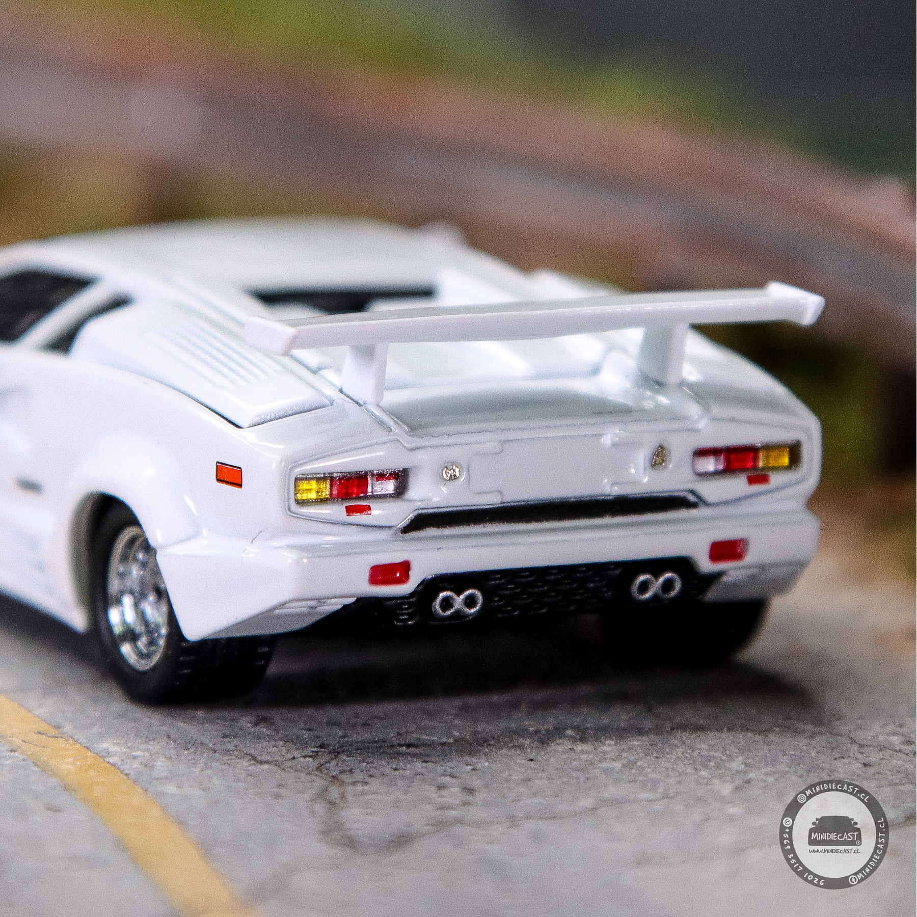 Mini GT 1:64 Lamborghini Countach 25th Anniversary – White – Limited Edition..