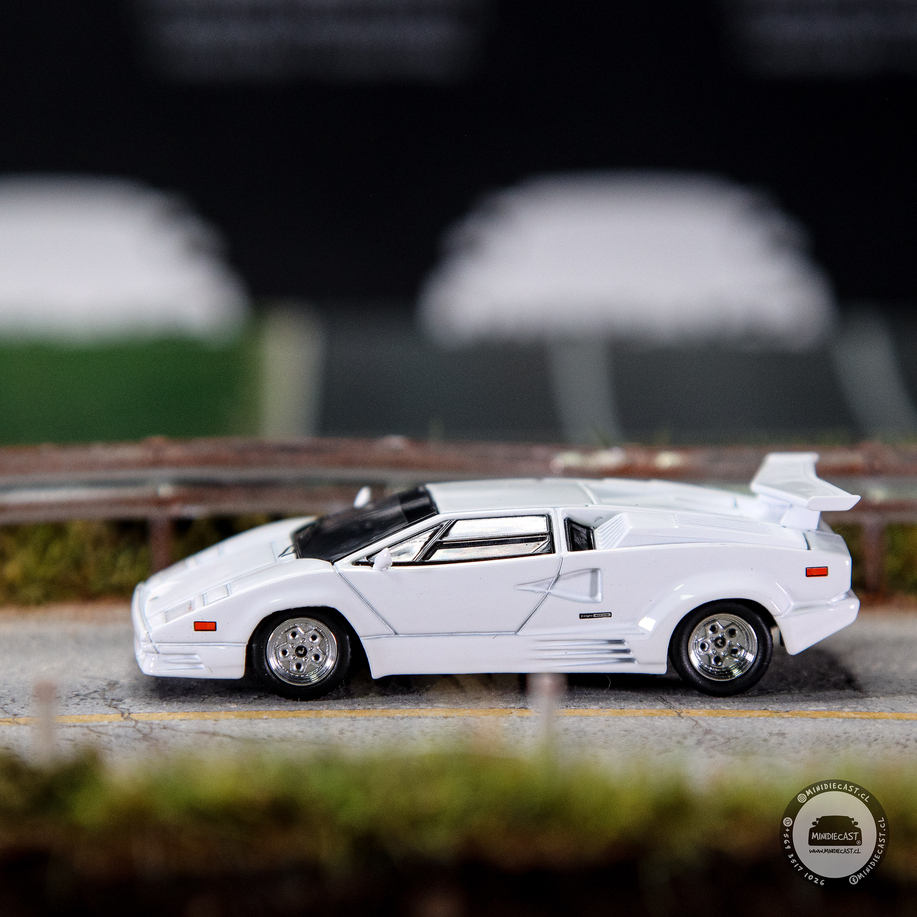 Mini GT 1:64 Lamborghini Countach 25th Anniversary – White – Limited Edition..