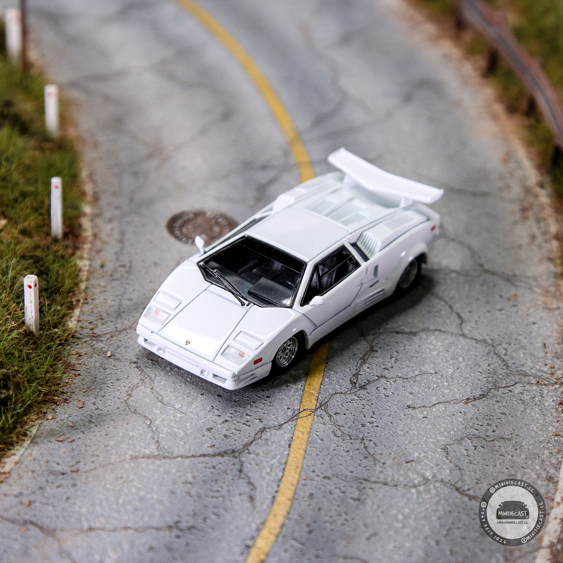 Mini GT 1:64 Lamborghini Countach 25th Anniversary – White – Limited Edition..