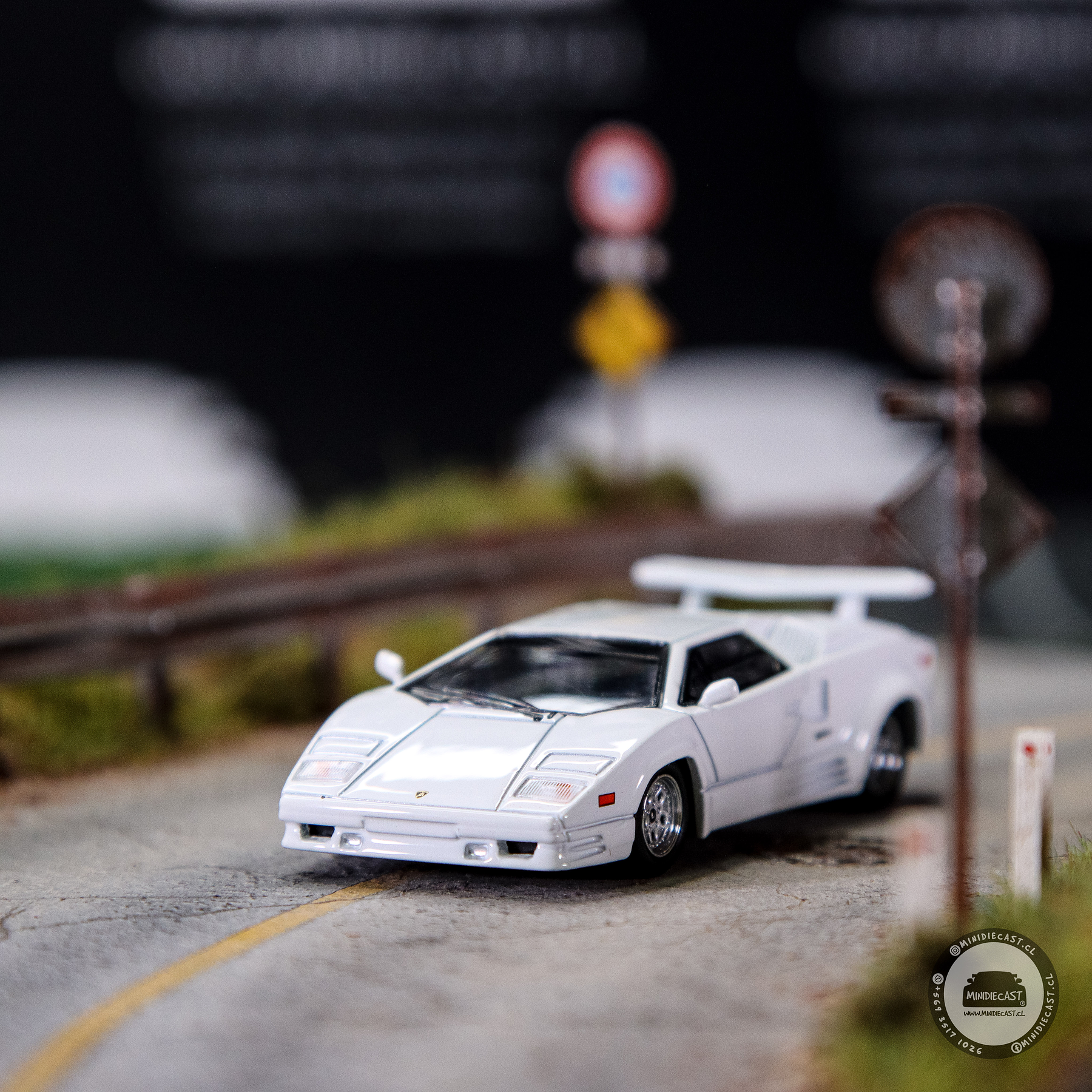 Mini GT 1:64 Lamborghini Countach 25th Anniversary – White – Limited Edition..