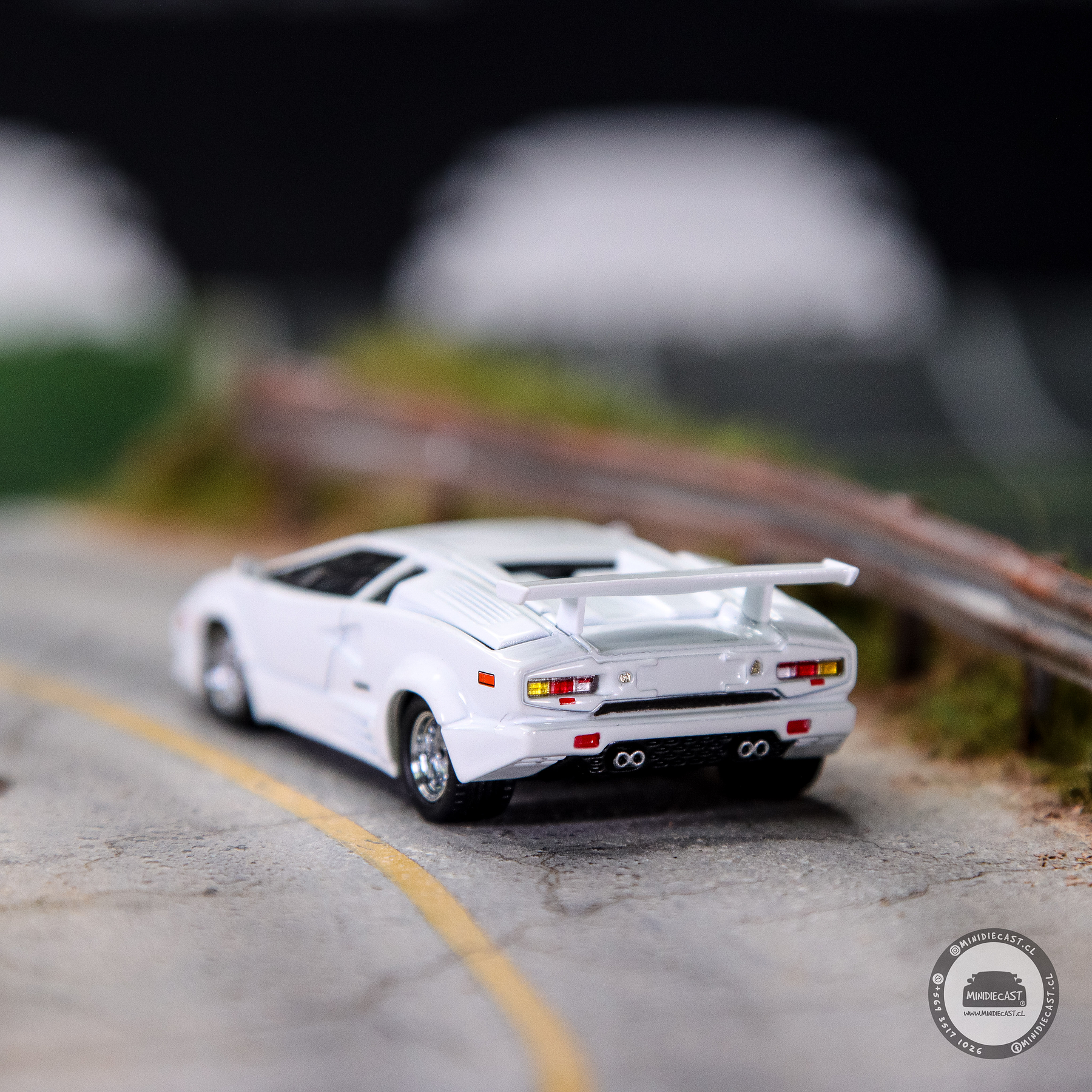 Mini GT 1:64 Lamborghini Countach 25th Anniversary – White – Limited Edition..