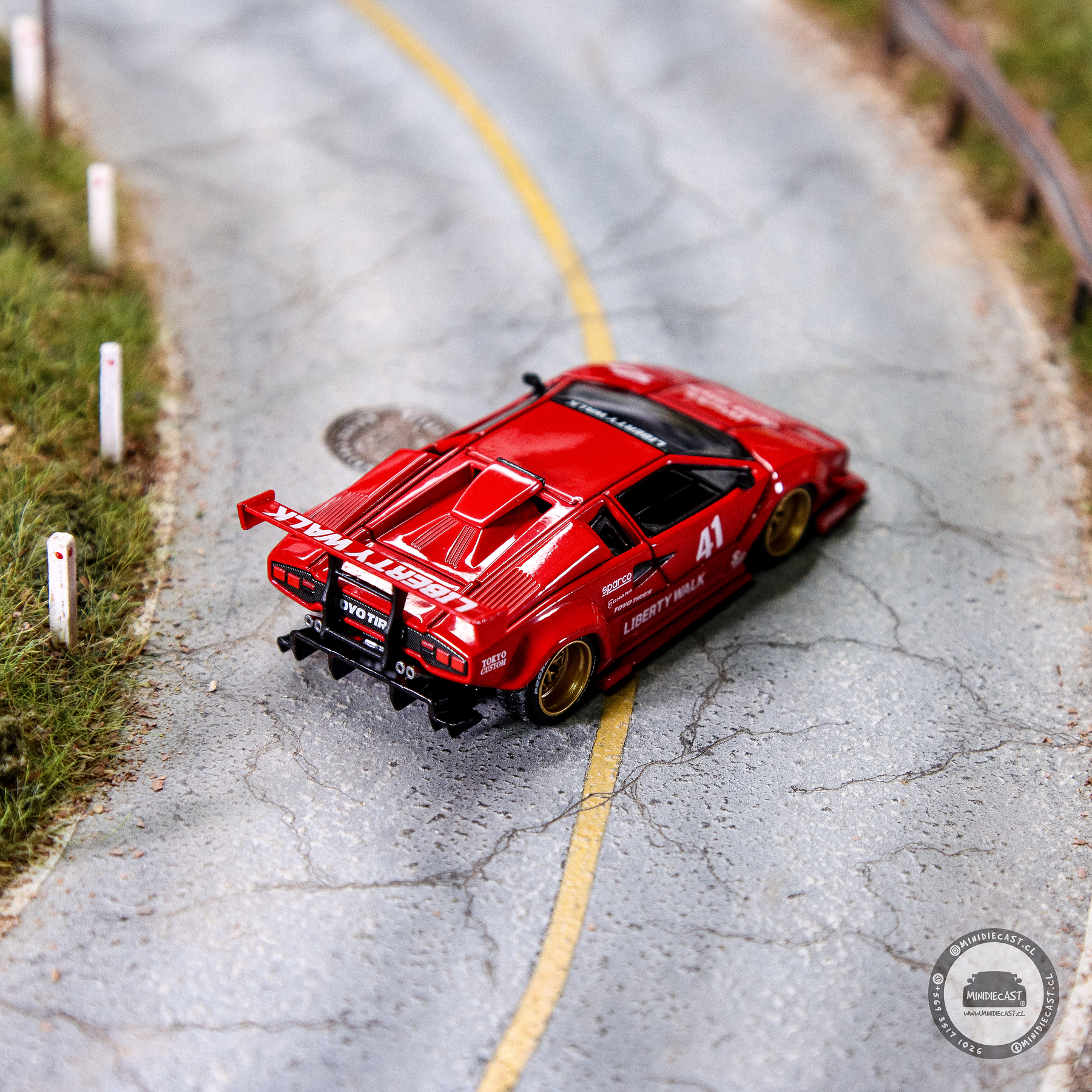 Mini GT 1:64 Lamborghini Countach LB-WORKS – Red