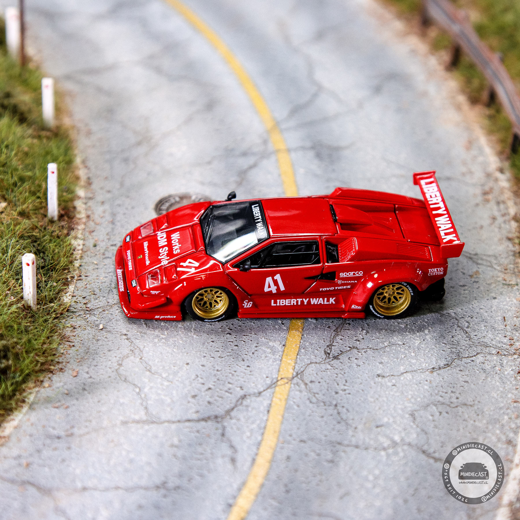 Mini GT 1:64 Lamborghini Countach LB-WORKS – Red