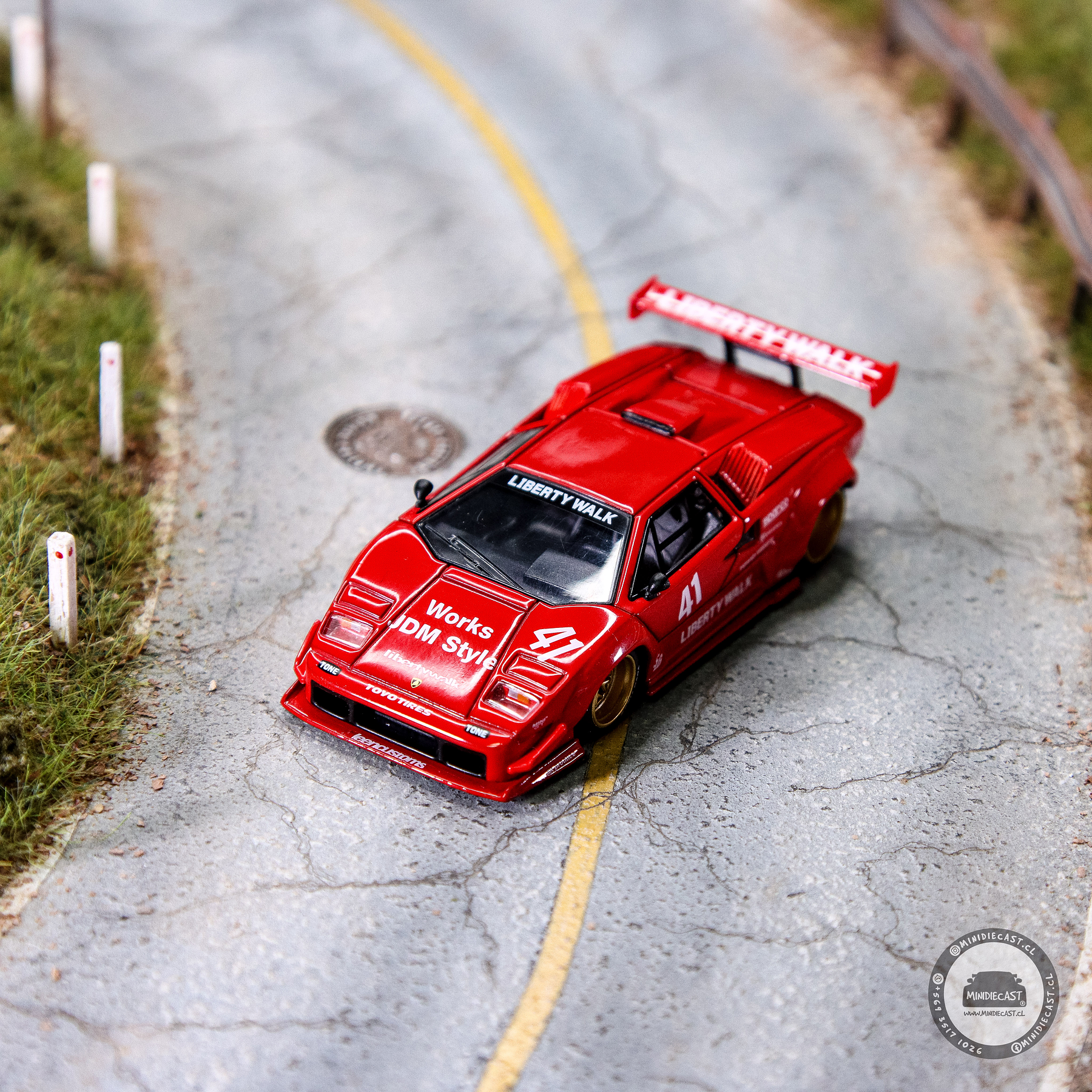 Mini GT 1:64 Lamborghini Countach LB-WORKS – Red
