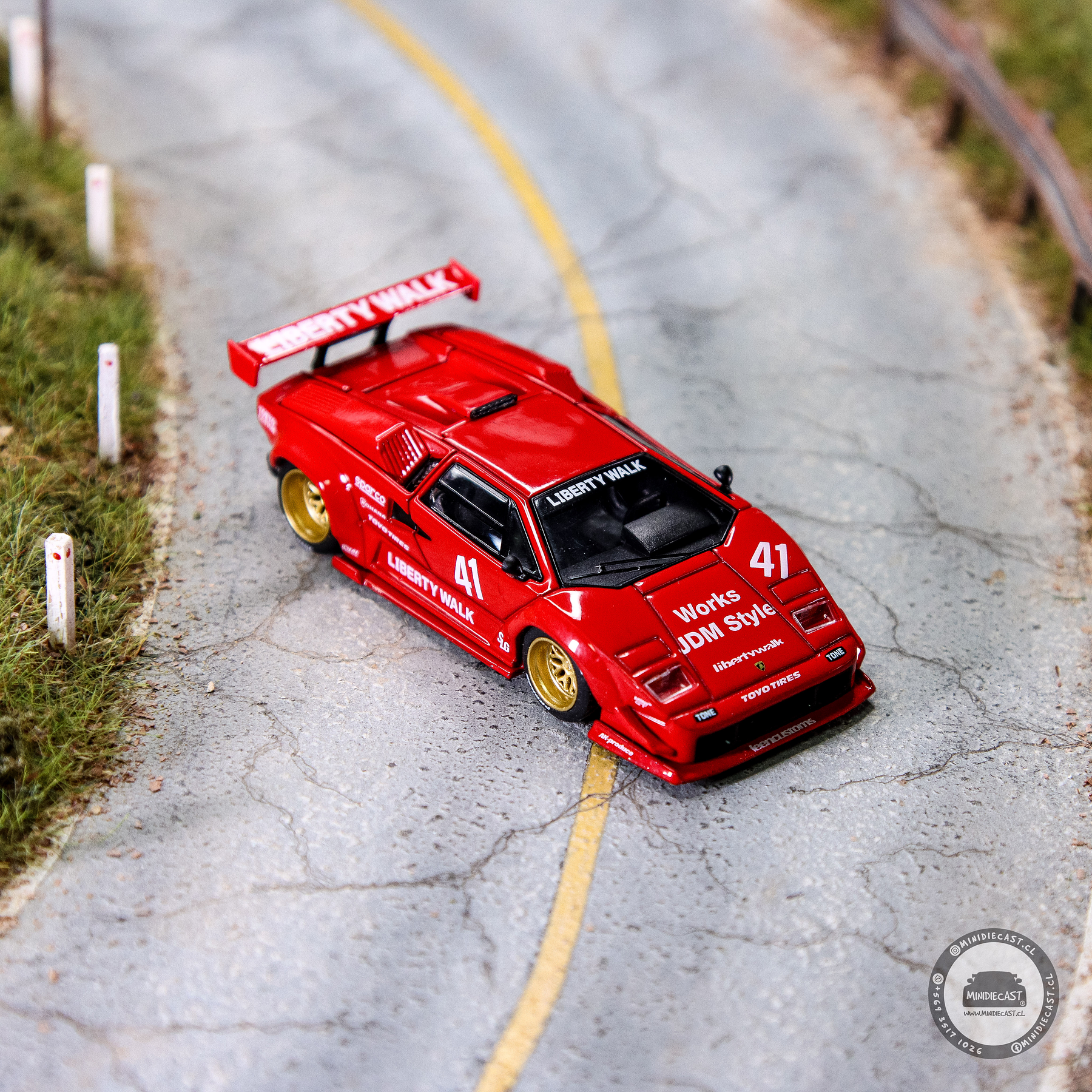 Mini GT 1:64 Lamborghini Countach LB-WORKS – Red