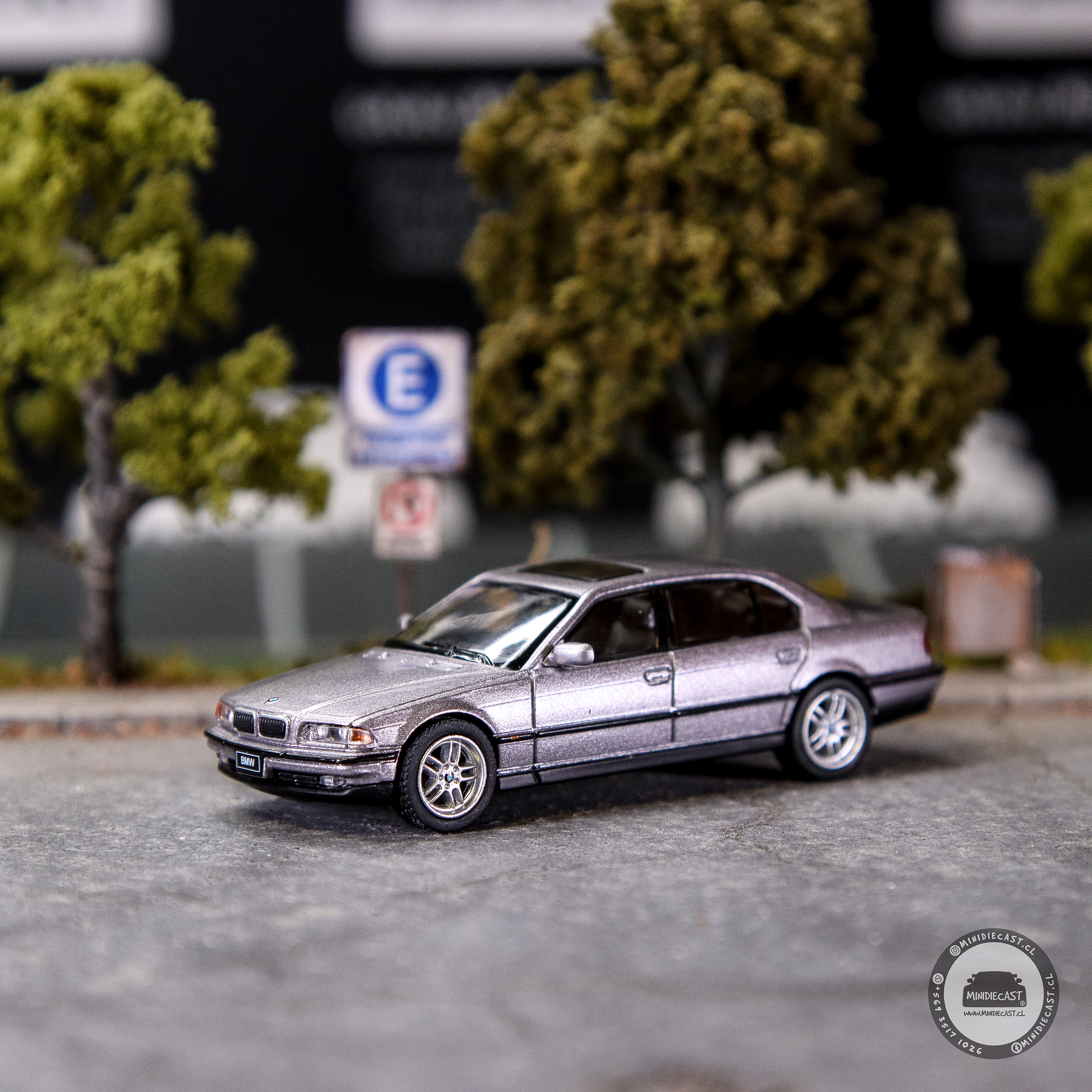 Mini GT 1:64 BMW 750IL – Aspen Silver Metallic – Mijo Exclusives