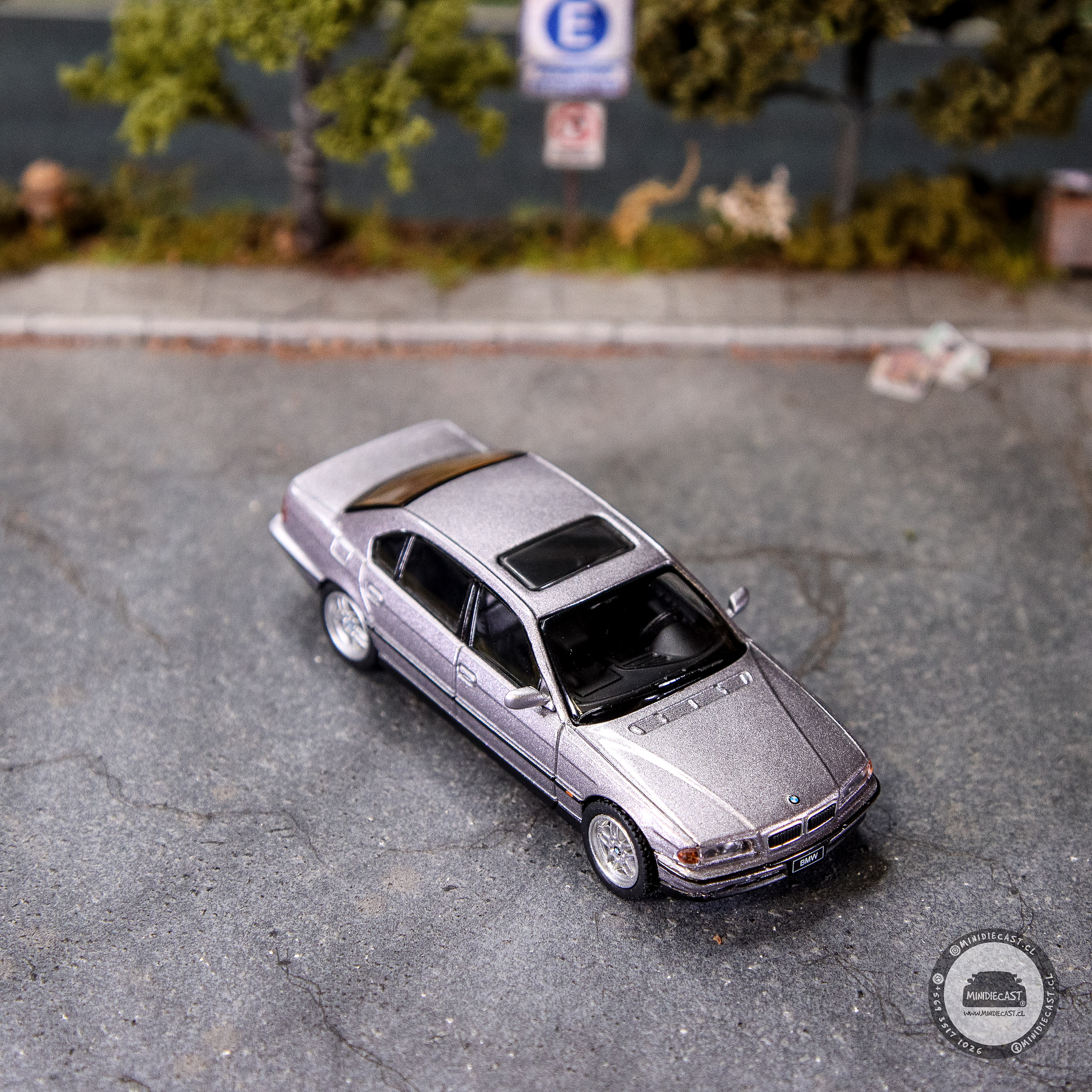 Mini GT 1:64 BMW 750IL – Aspen Silver Metallic – Mijo Exclusives