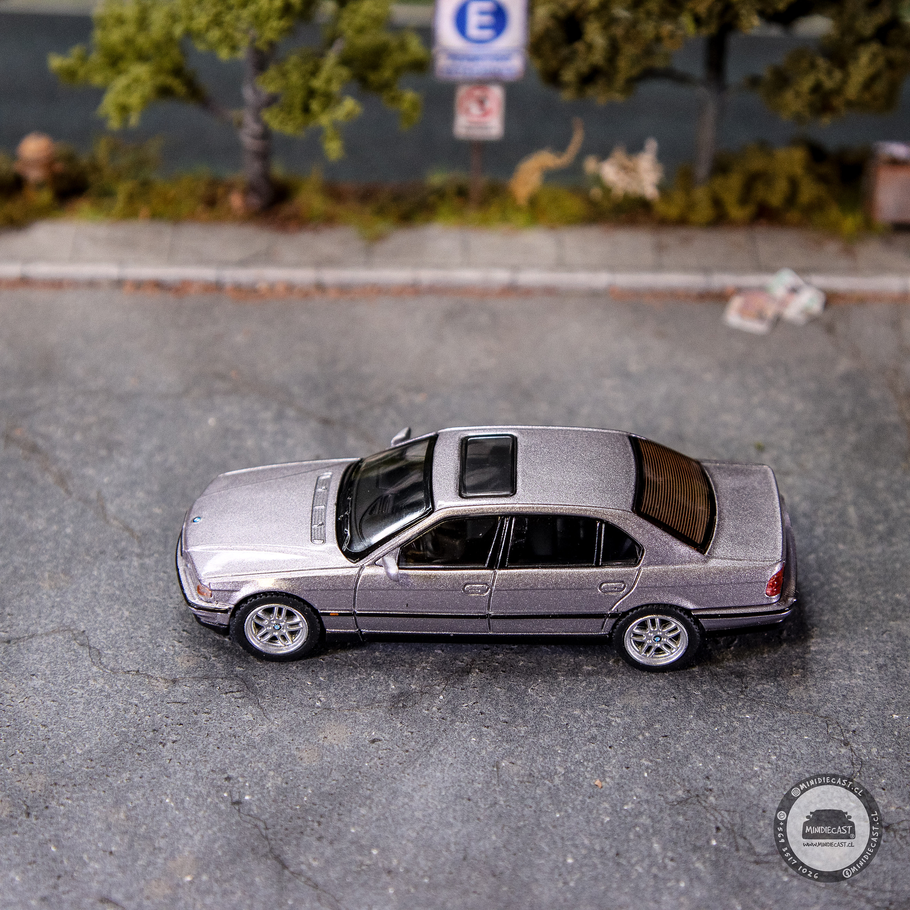 Mini GT 1:64 BMW 750IL – Aspen Silver Metallic – Mijo Exclusives