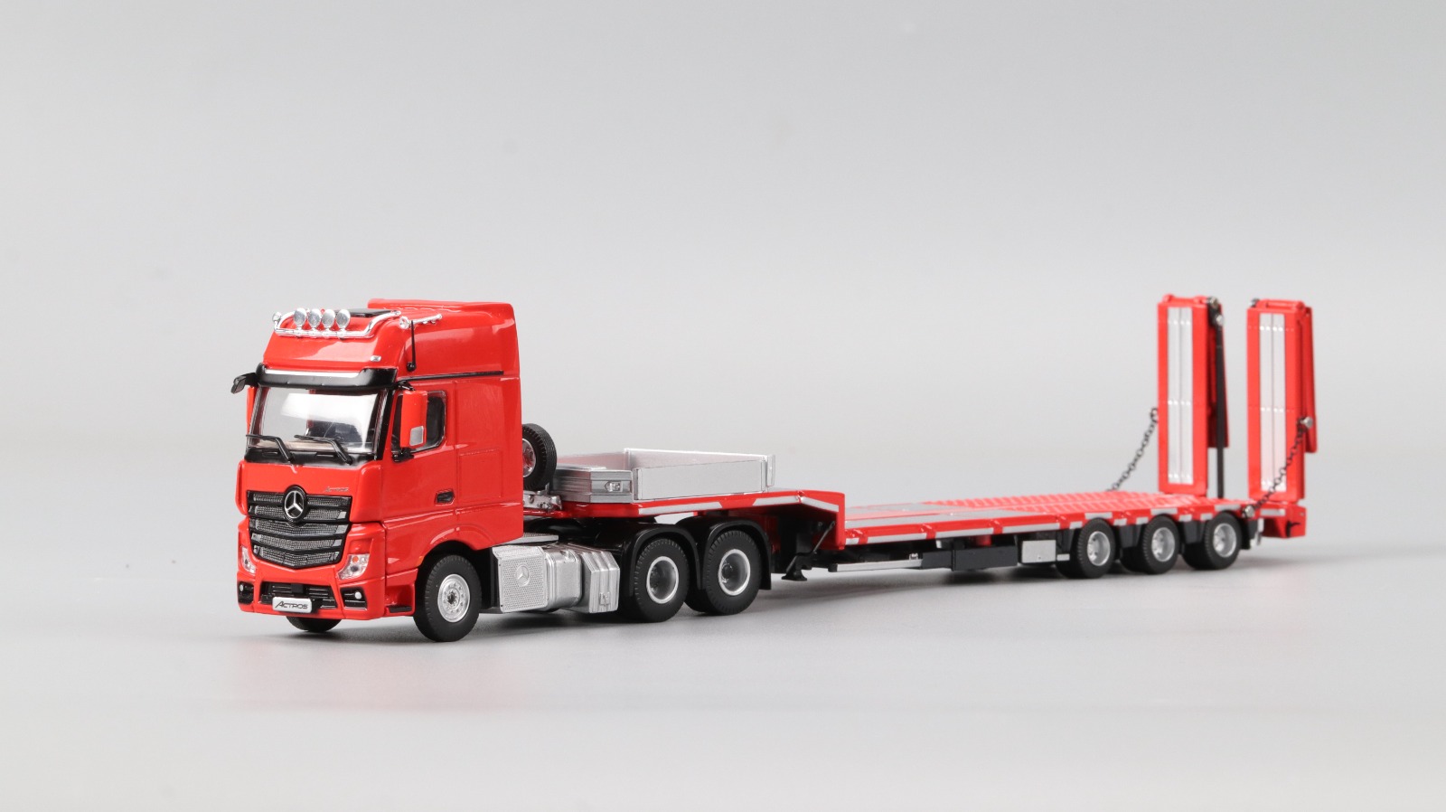 (PREVENTA) Time Micro 1:64 Mercedes-Benz - Flatbed Transport Trailer - Red