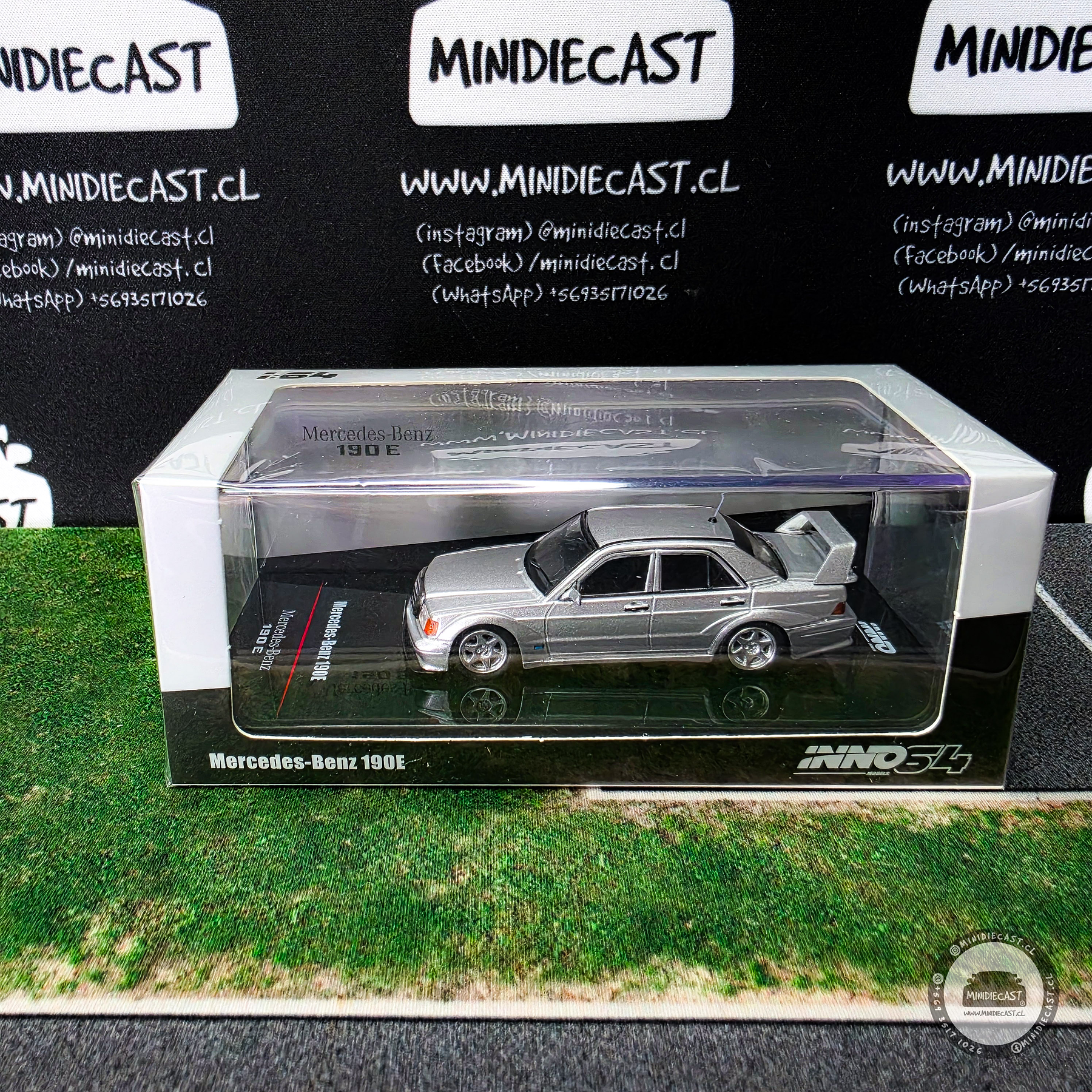 Inno64 1:64 Mercedes-Benz 190E Silver. 