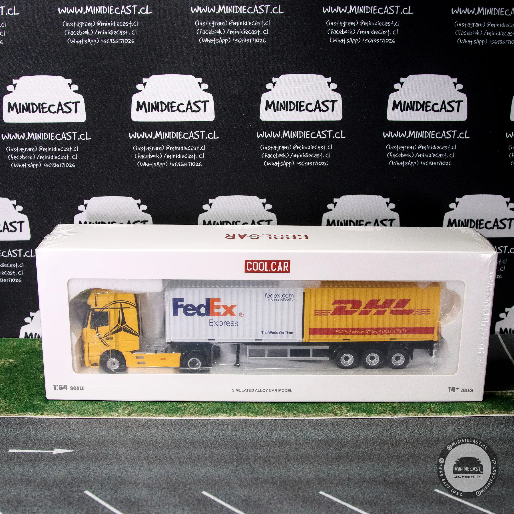 Cool Car 1:64 Mercedes-Benz Actros Container.