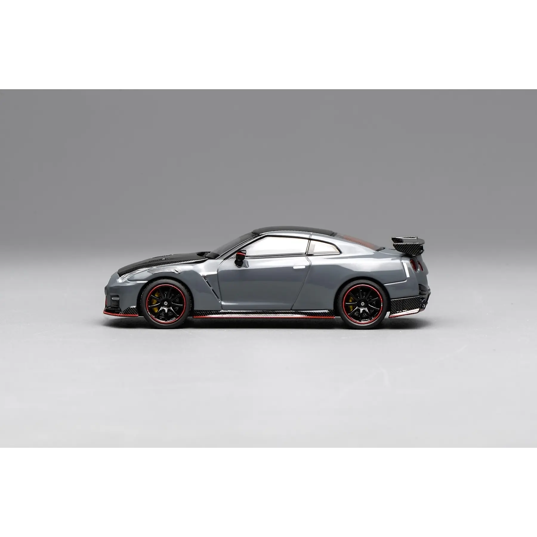 Motorhelix 1:64 Nissan GT-R NISMO (R35) Special Edition 2022 NISMO Stealth Gray