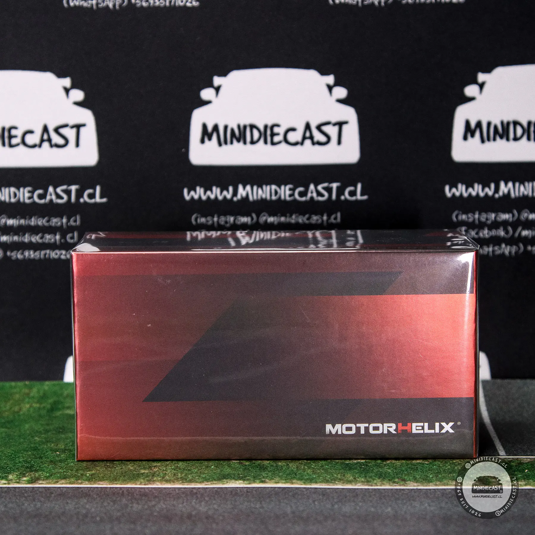 Motorhelix 1:64 Nissan GT-R NISMO (R35) Special Edition 2022 NISMO Stealth Gray