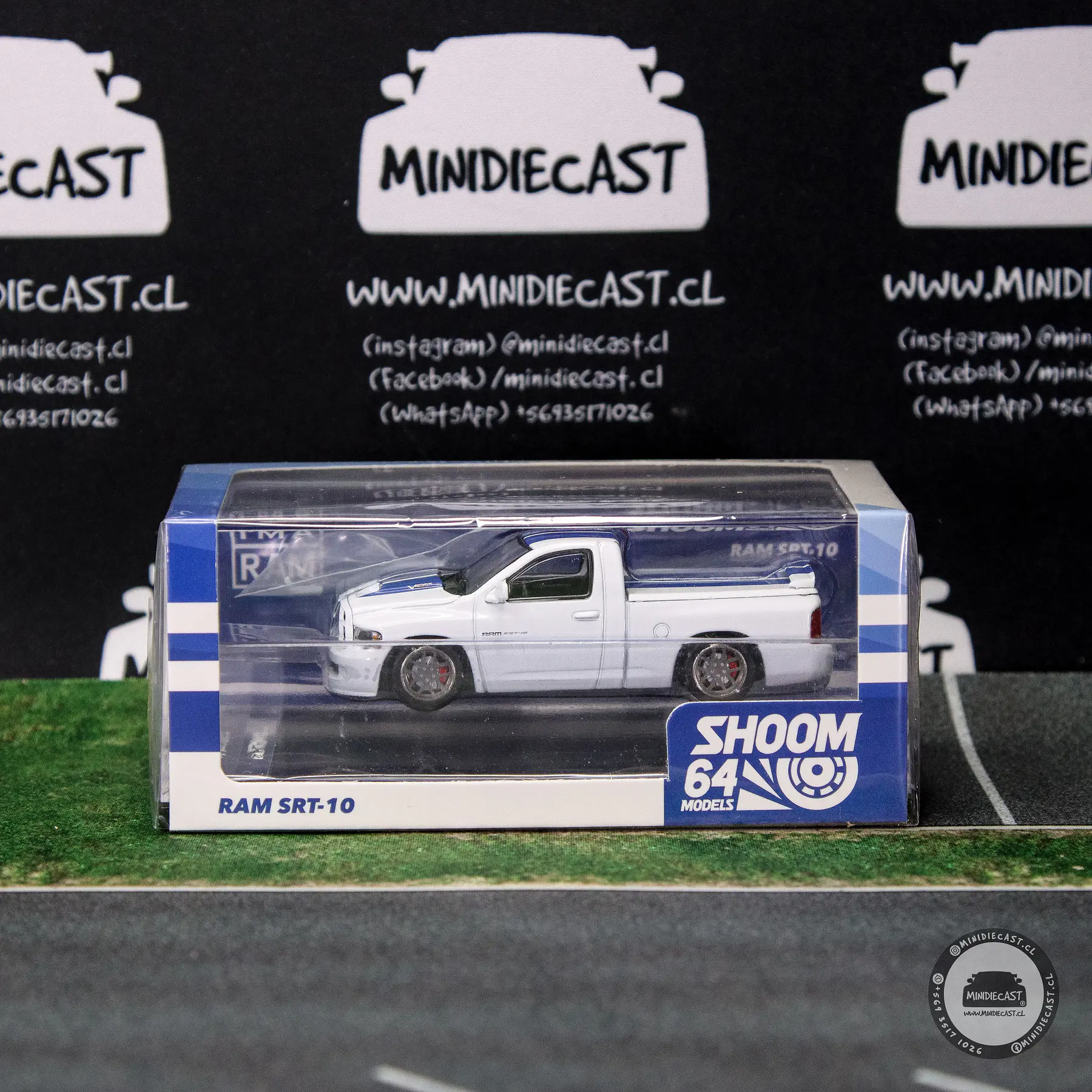 Shoom64 1:64 2003 Dodge RAM SRT-10 LHD White.