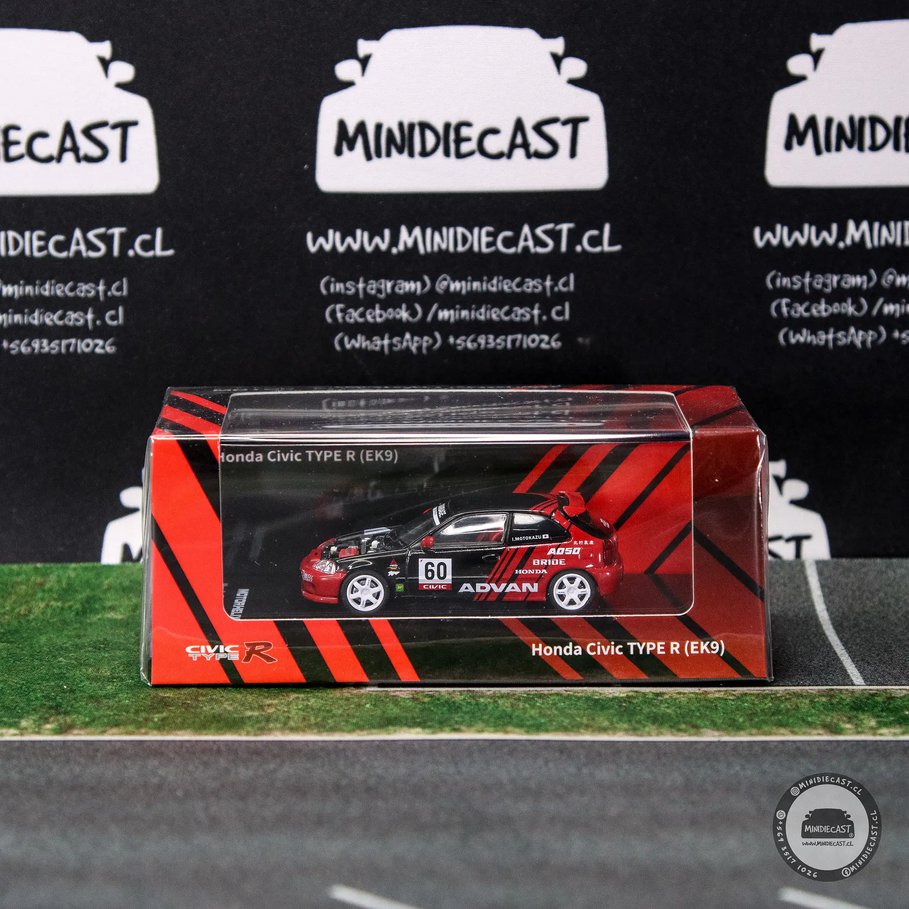 Motorhelix 1:64 Honda Civic TYPE R (EK9) Red-Black Livery