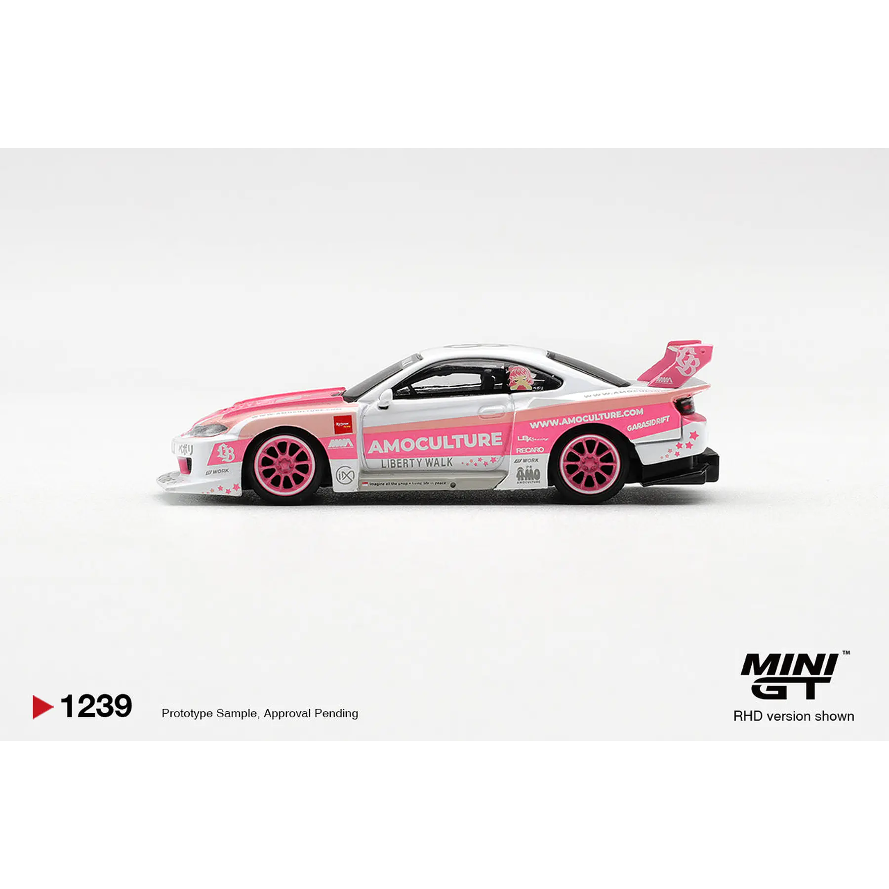 (PREVENTA) Mini GT 1:64 Nissan Silvia (S15) LB-Super Silhouette AMOCULTURE – Limited Edition