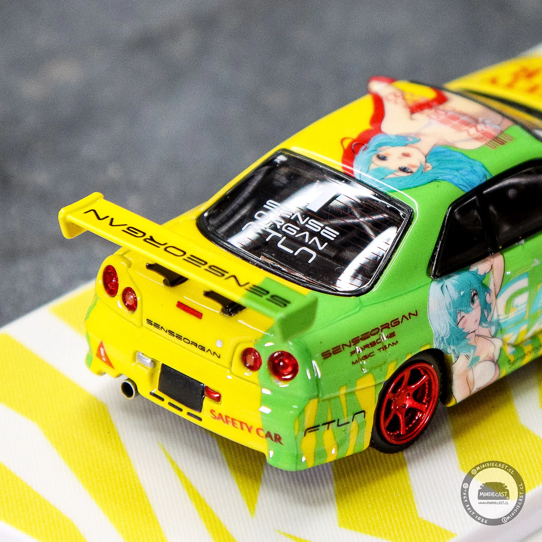 Modern Art 1:64 Nissan Skyline GT-R R34 - Youthful Spirit