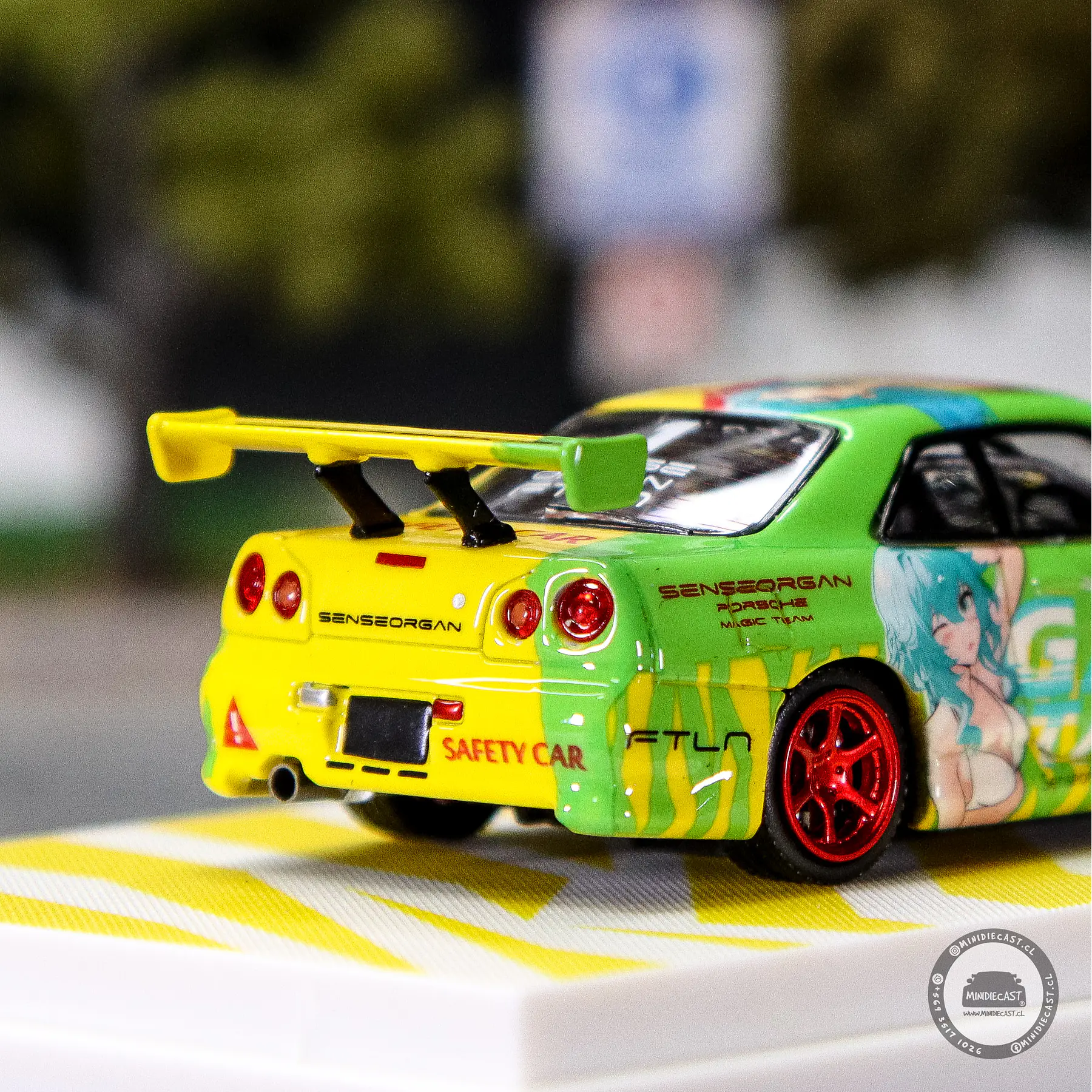 Modern Art 1:64 Nissan Skyline GT-R R34 - Youthful Spirit