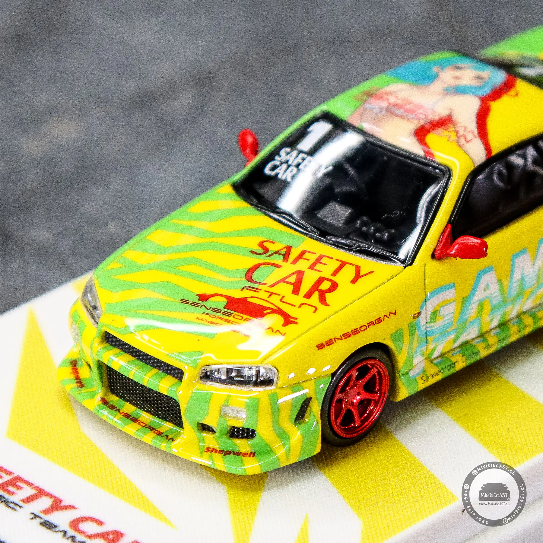 Modern Art 1:64 Nissan Skyline GT-R R34 - Youthful Spirit