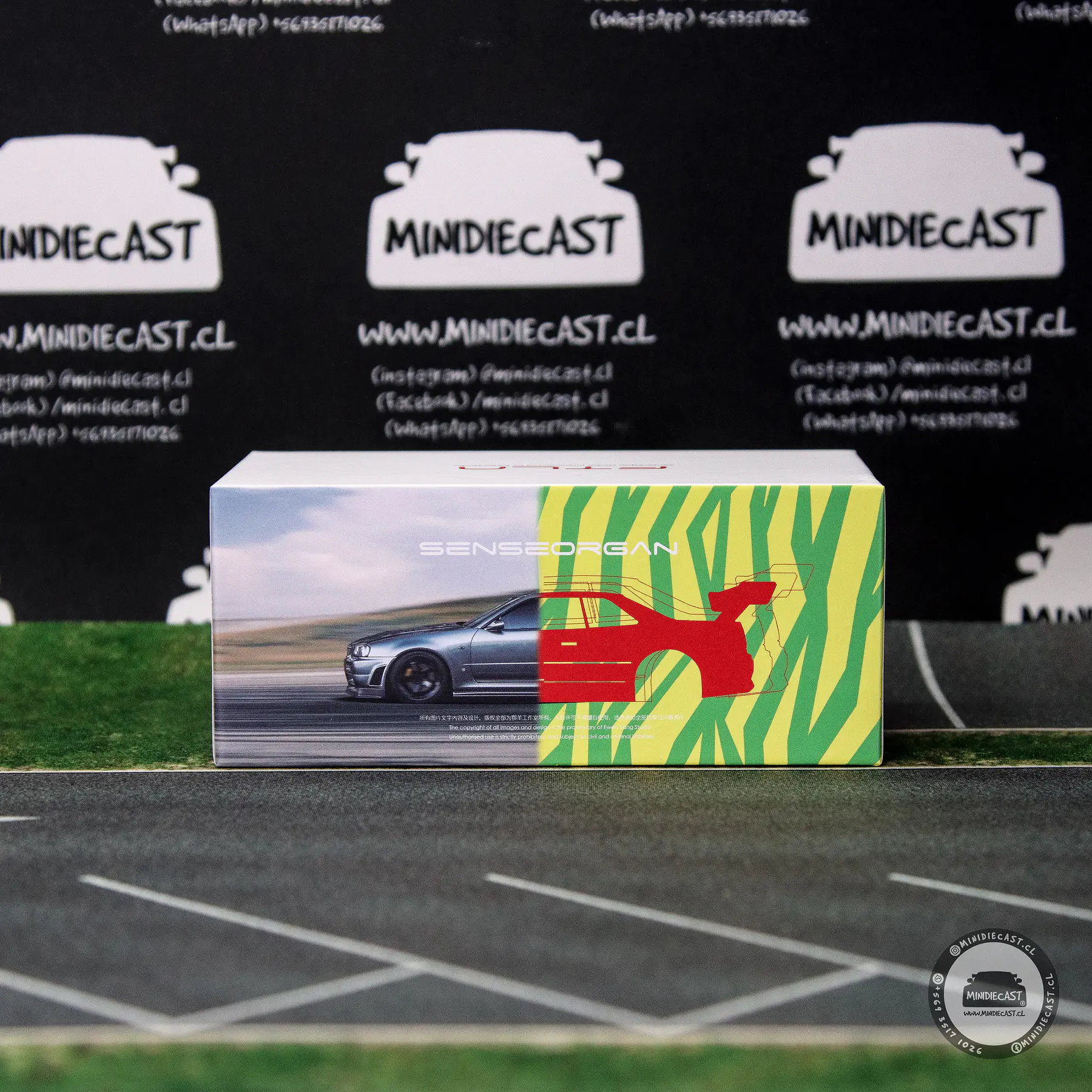Modern Art 1:64 Nissan Skyline GT-R R34 - Youthful Spirit