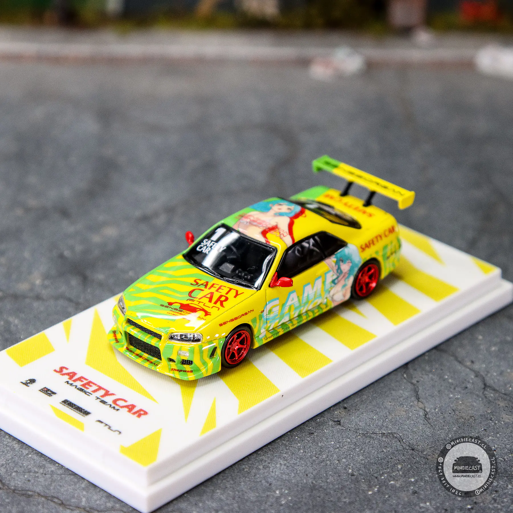 Modern Art 1:64 Nissan Skyline GT-R R34 - Youthful Spirit