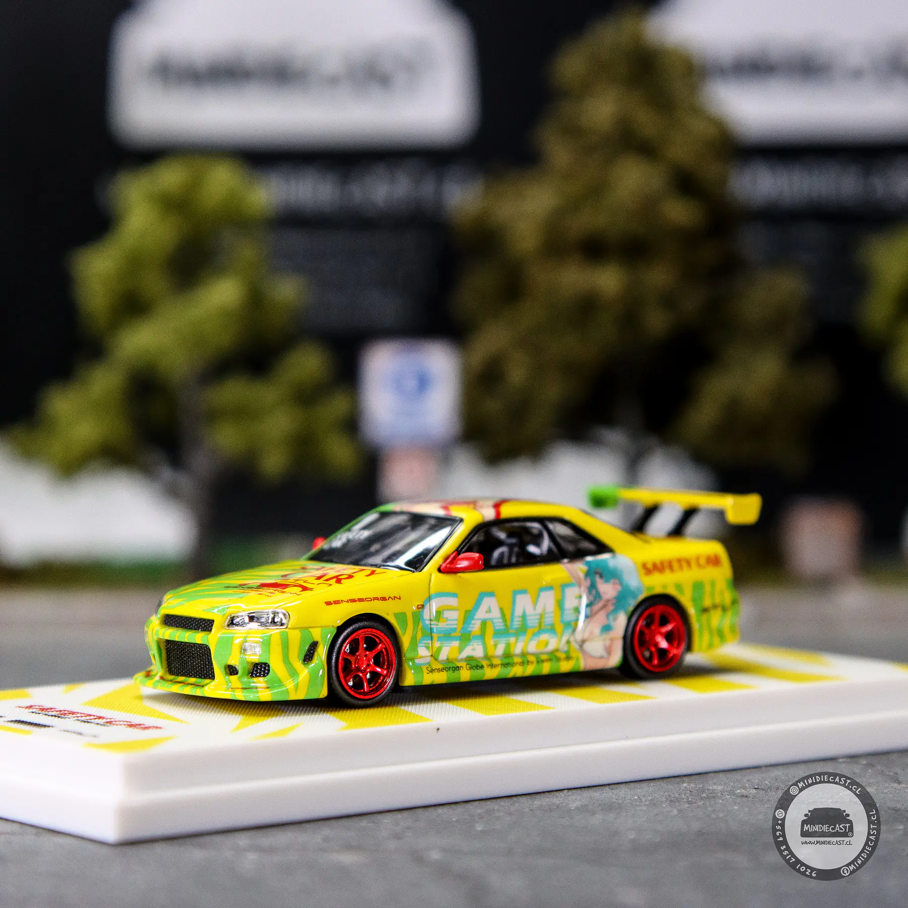 Modern Art 1:64 Nissan Skyline GT-R R34 - Youthful Spirit