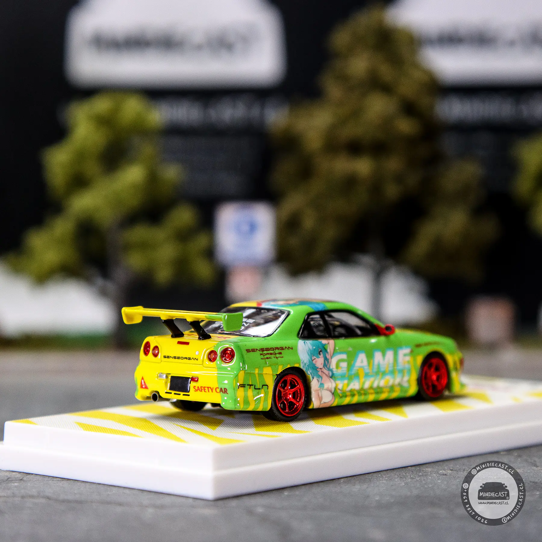 Modern Art 1:64 Nissan Skyline GT-R R34 - Youthful Spirit