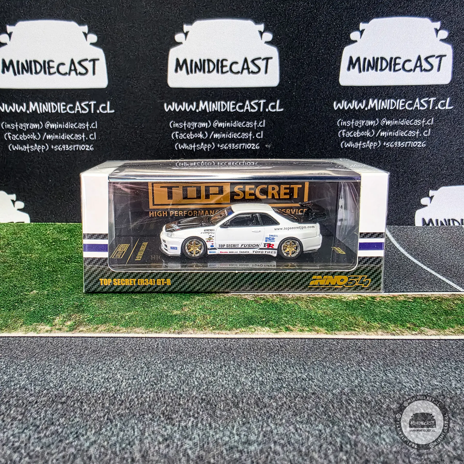 Inno64 1:64 TOP SECRET Nissan Skyline R34 GT-R White.