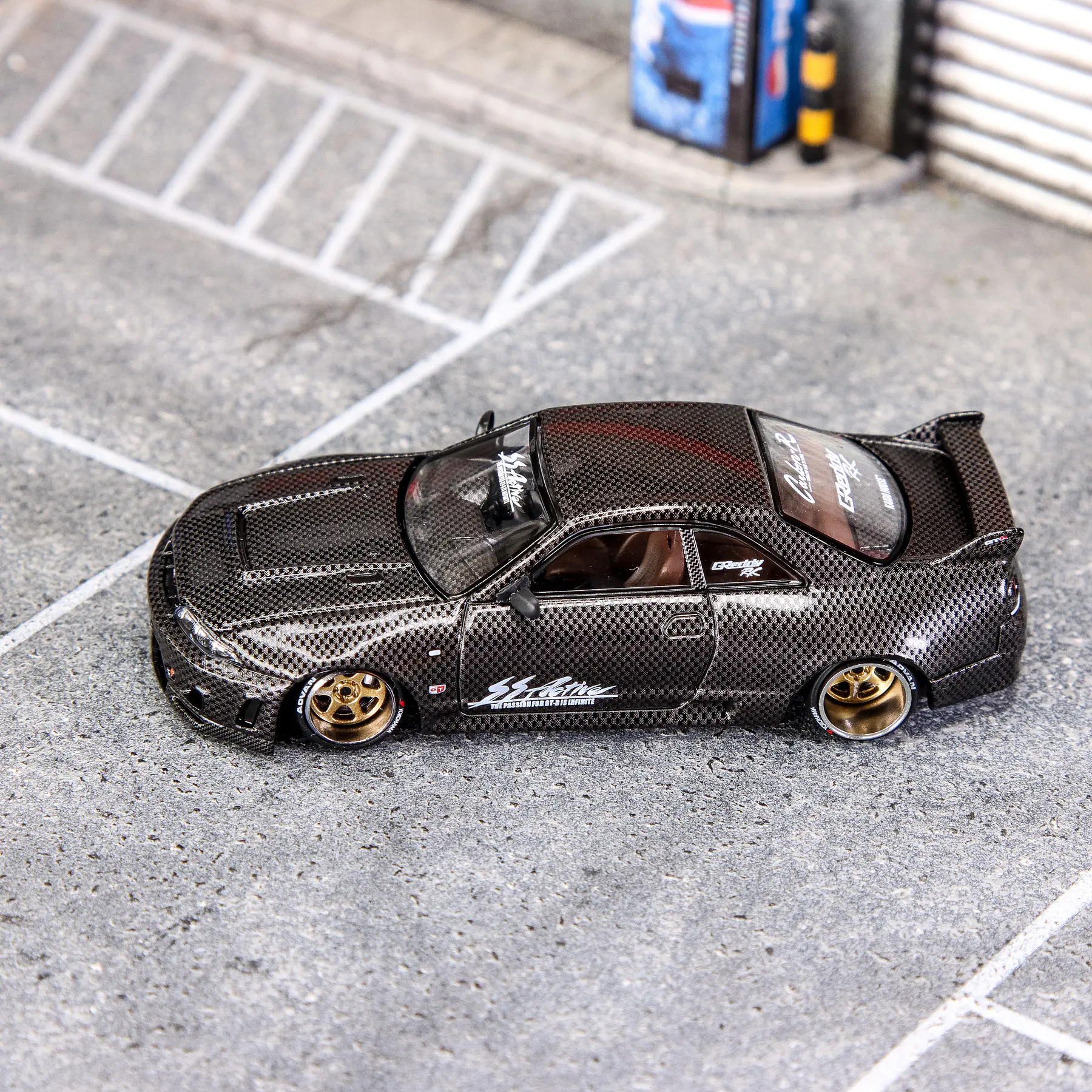 Kaido House x Mini GT 1:64 Nissan Skyline GT-R (R33) Active Carbon R