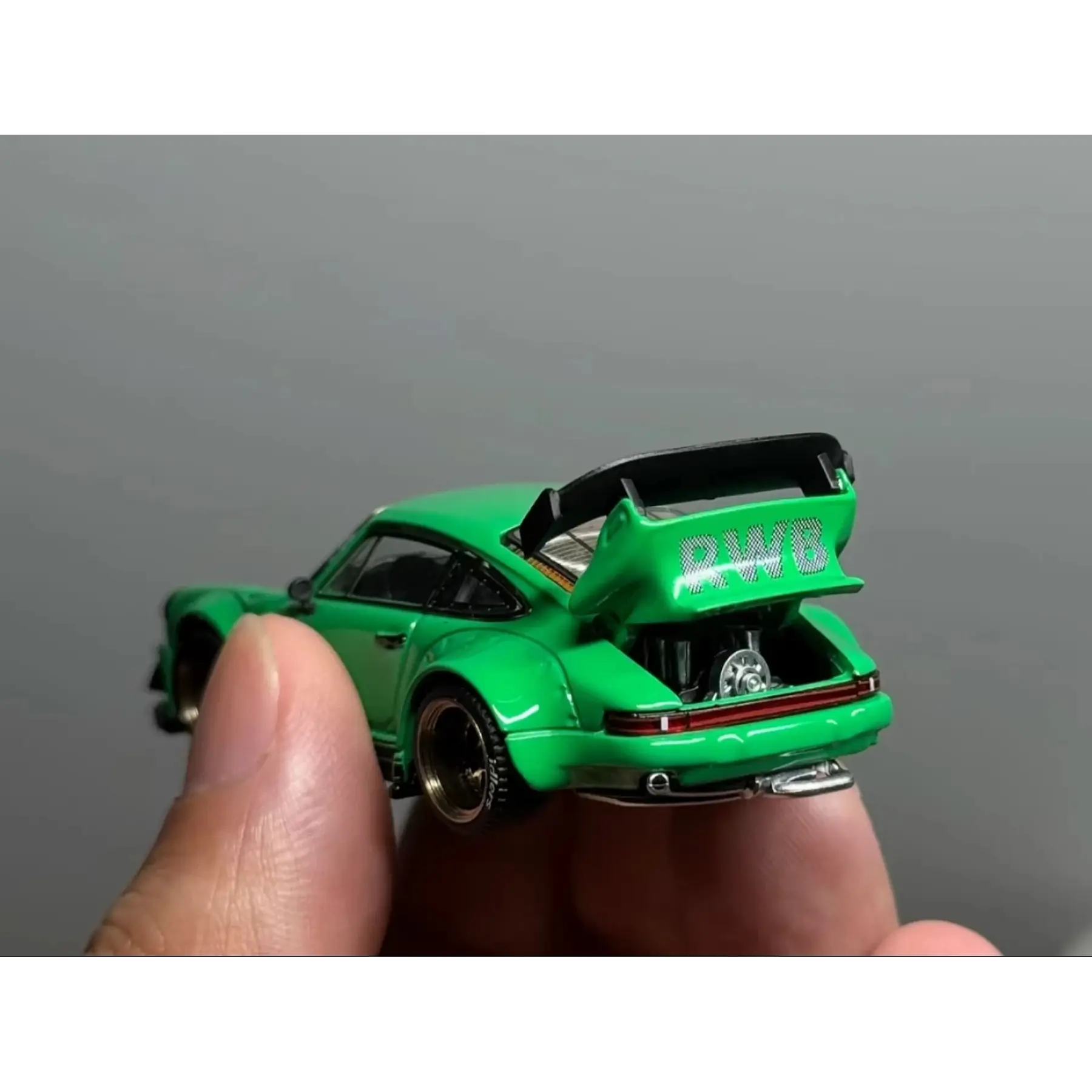 Pop Race 1:64 Porsche RWB 930 Green HEC 2026