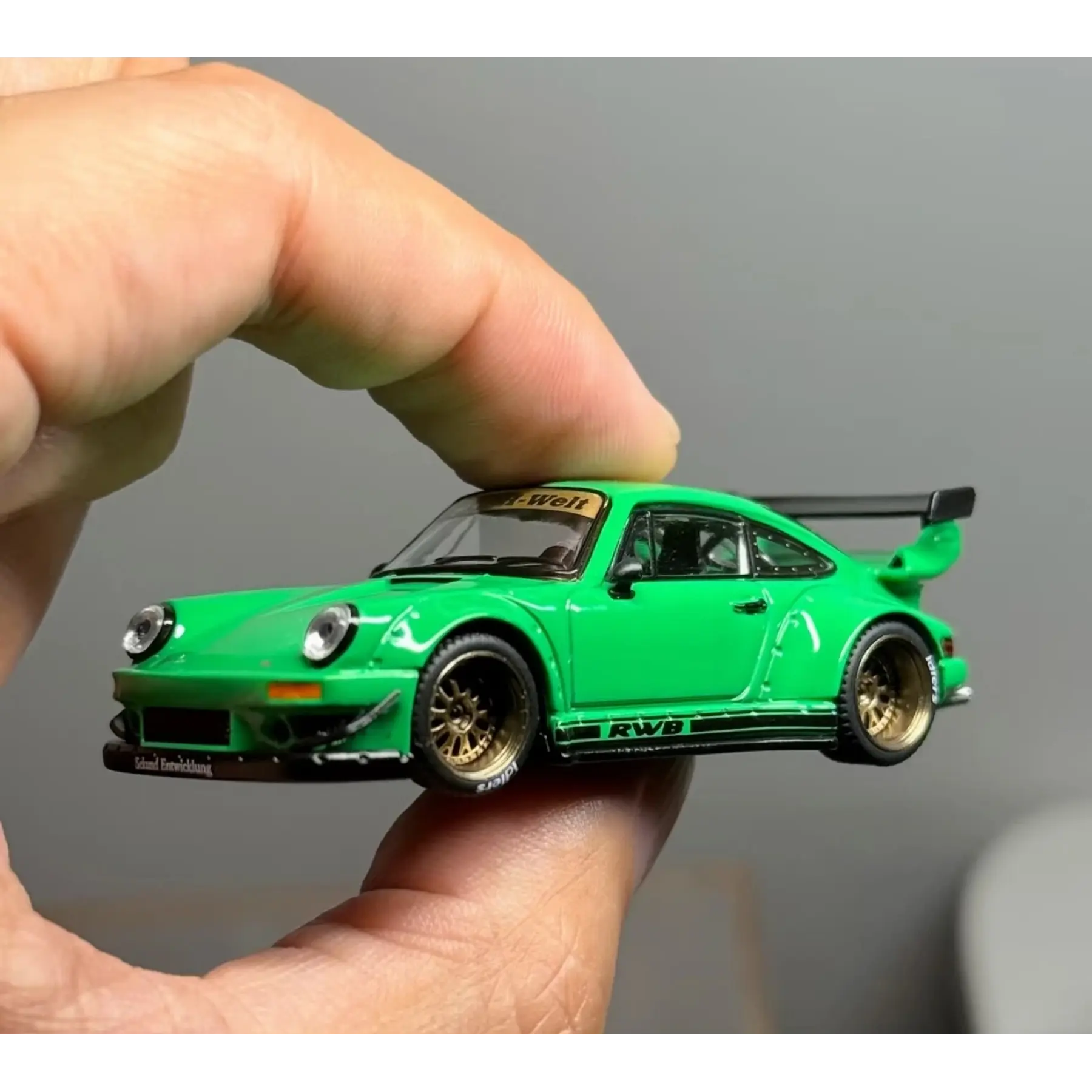Pop Race 1:64 Porsche RWB 930 Green HEC 2026